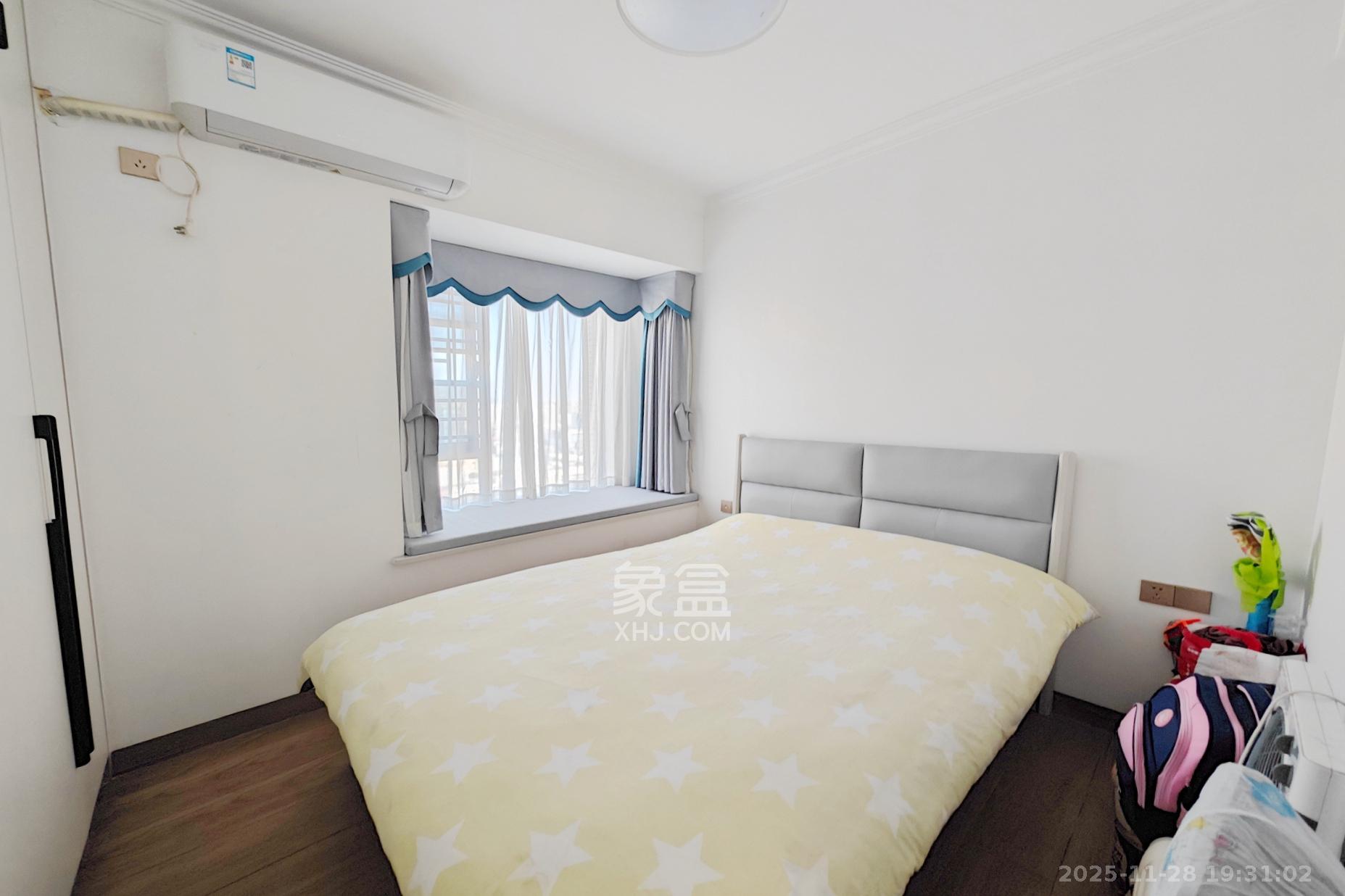 新城新世界四期柏樾  4室2厅2卫    163.8万卧室