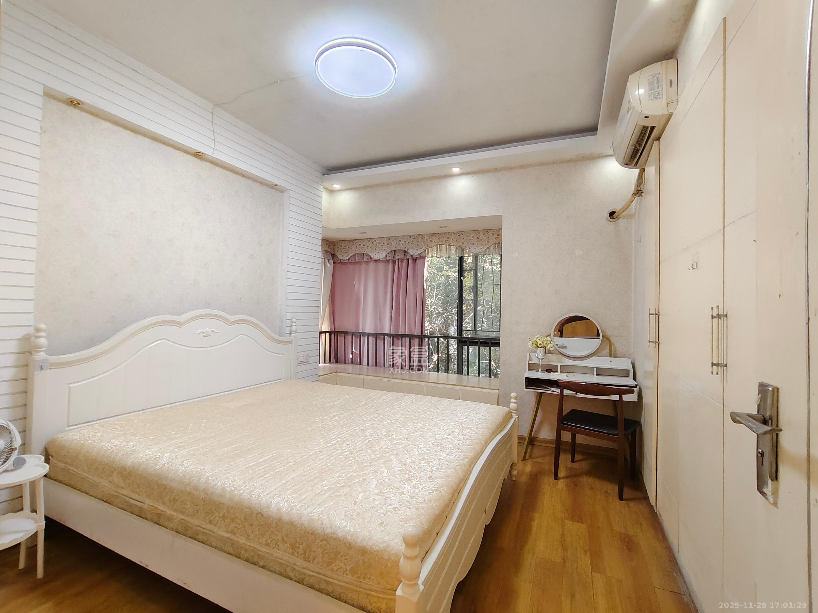 银港水晶城  2室2厅1卫    2000.0元/月室内图