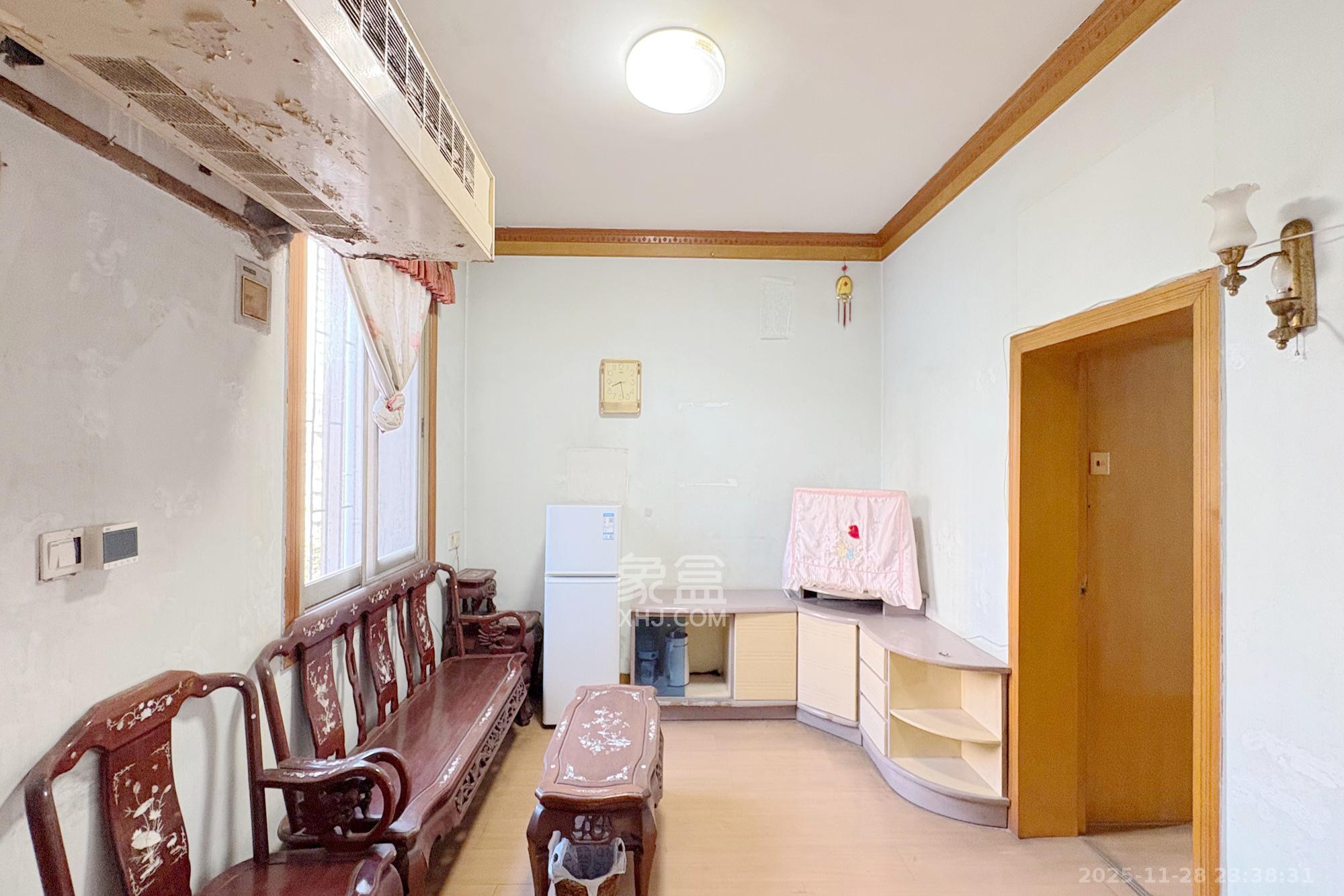 湖南省道路运输管理局 2室1厅1卫 35.0万 湖南省道路运输管理局 2室1厅1卫 35.0万客厅