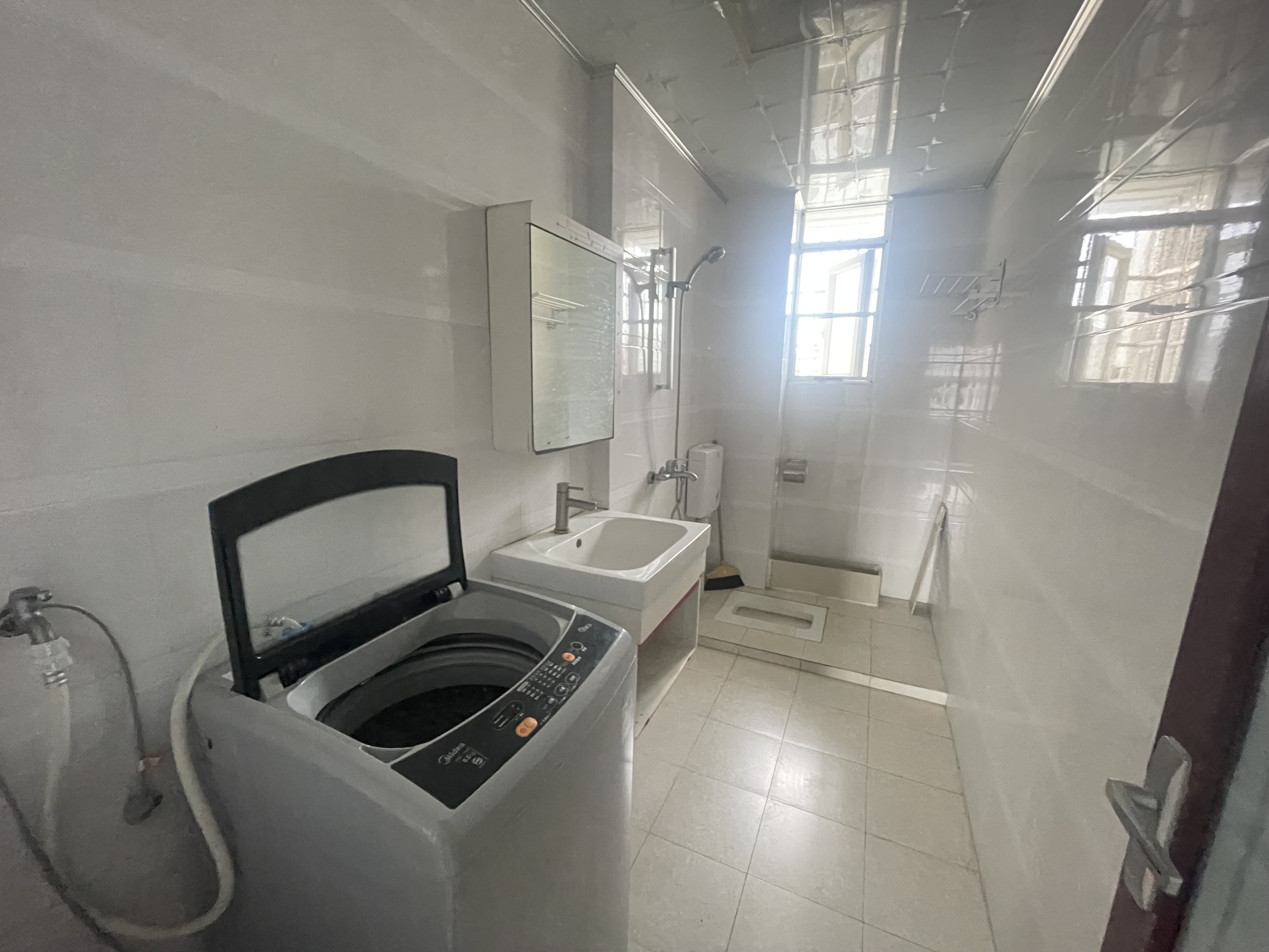 海岛阳光一期  3室2厅1卫    2500.0元/月