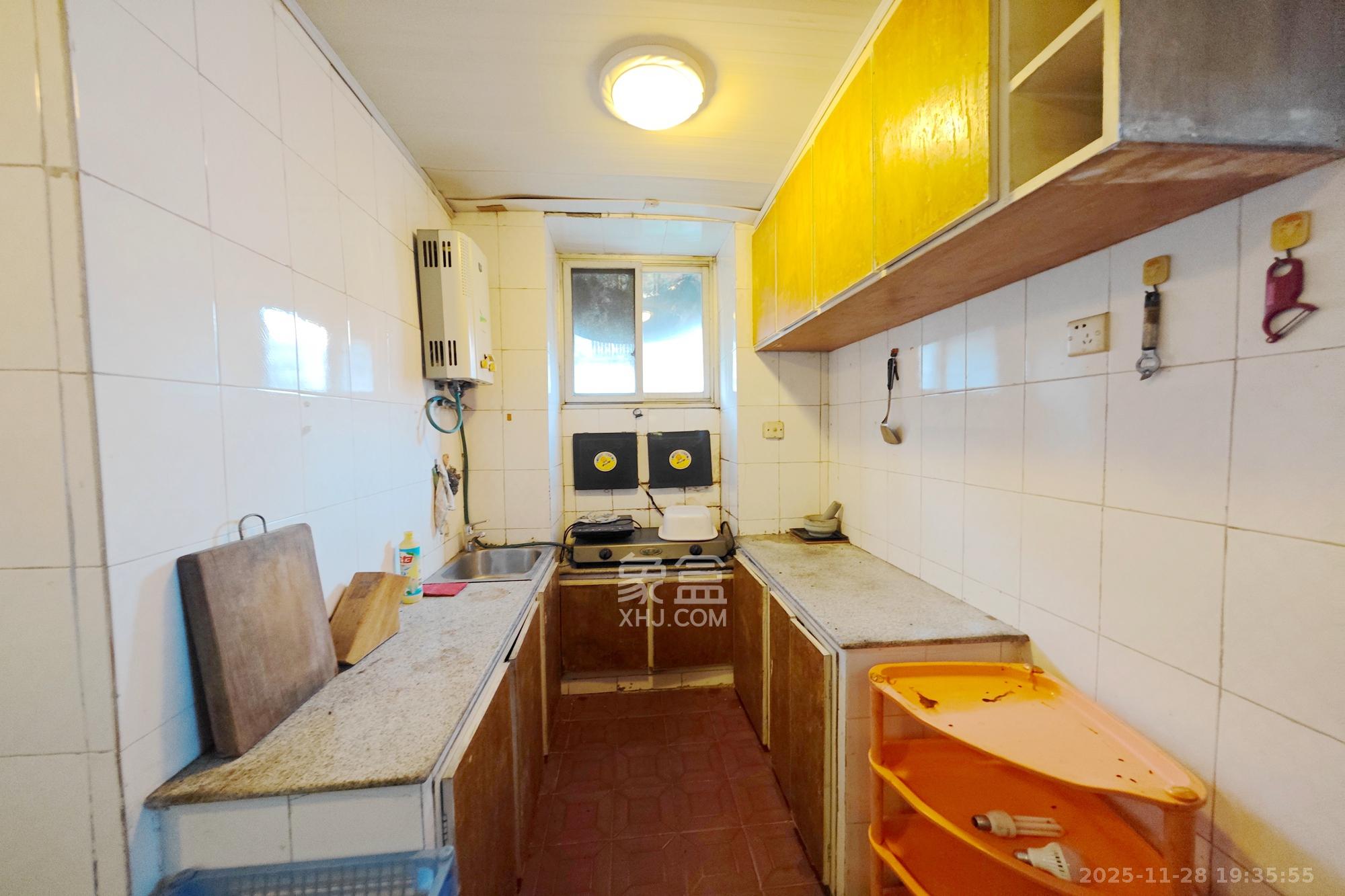 新华园  2室1厅1卫    39.0万厨房