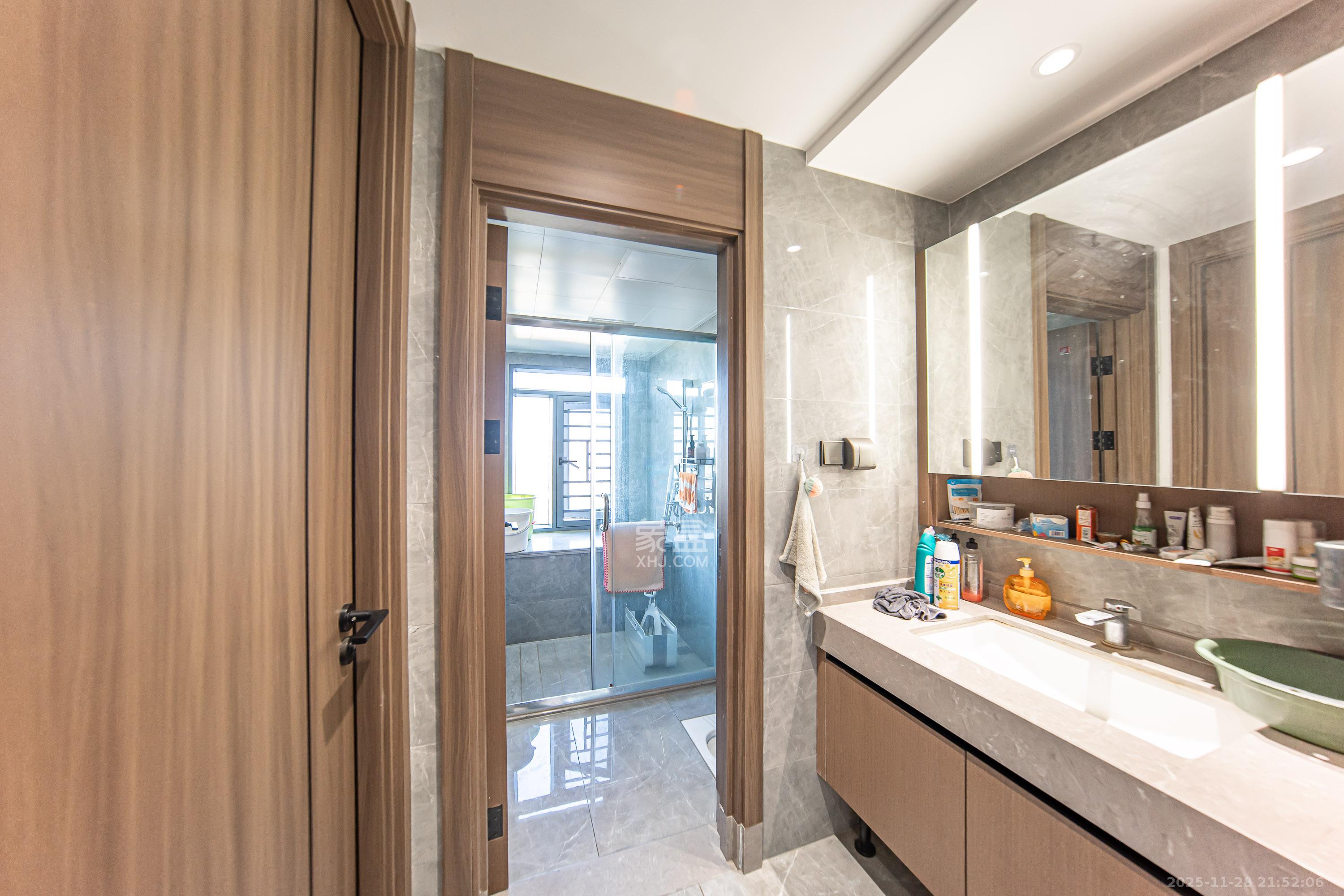 卓越洋湖晴翠 4室2厅2卫 240.0万 卓越洋湖晴翠 4室2厅2卫 240.0万卫生间