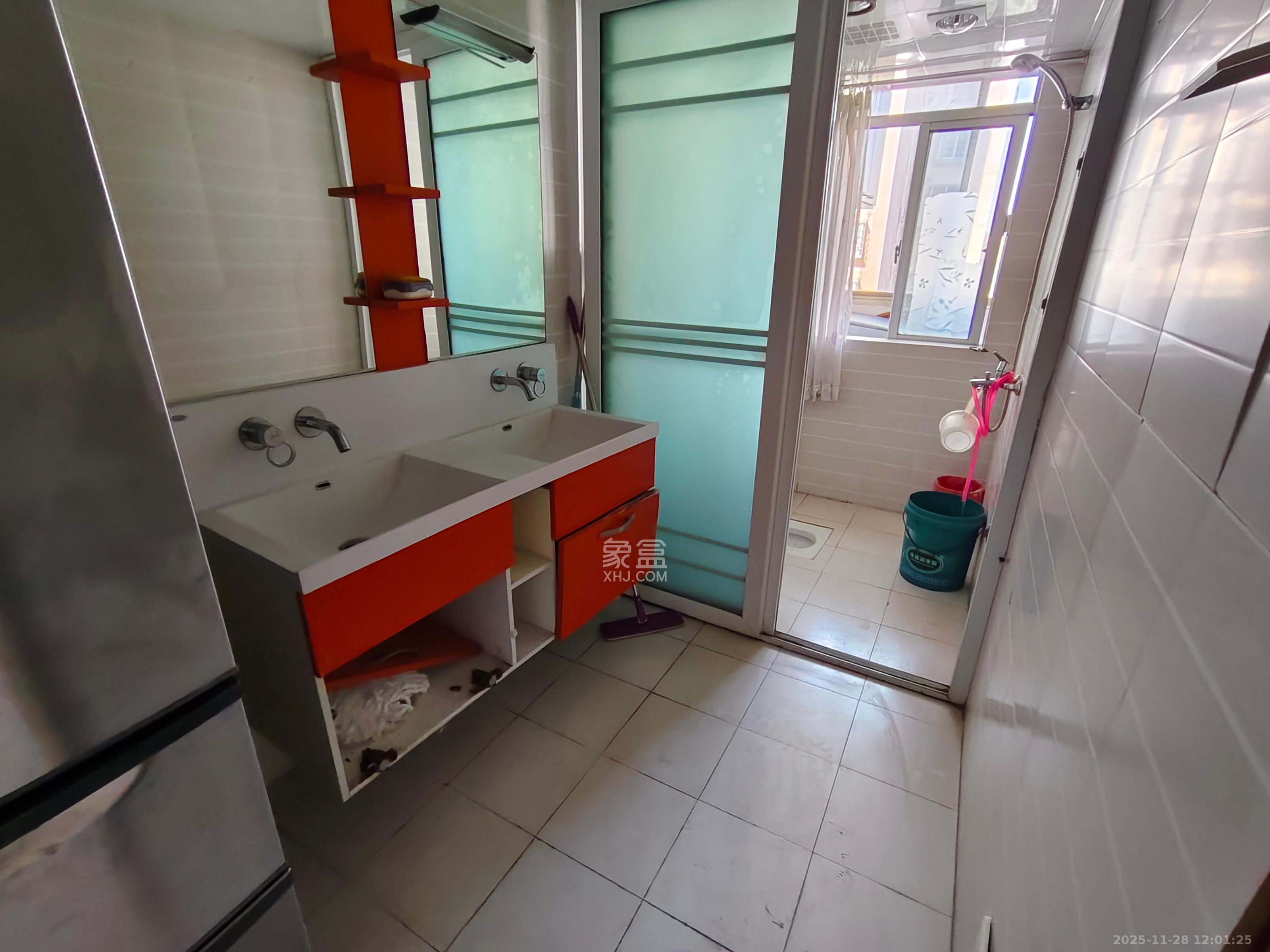 麓谷雅园 3室2厅2卫 2300.0元/月 麓谷雅园 3室2厅2卫 2300.0元/月室内图