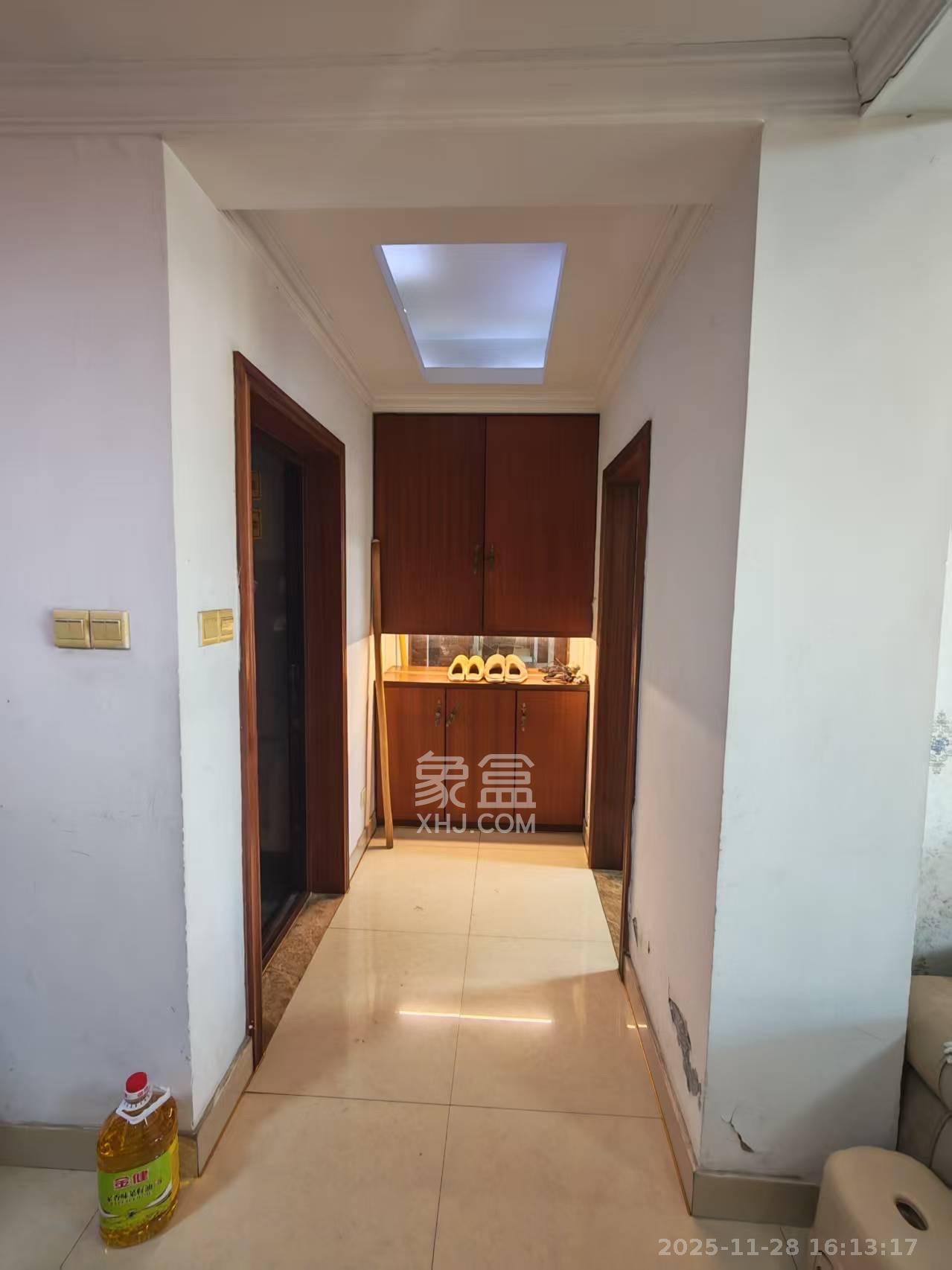 水岸天际（一期、二期）  1室2厅2卫    2600.0元/月