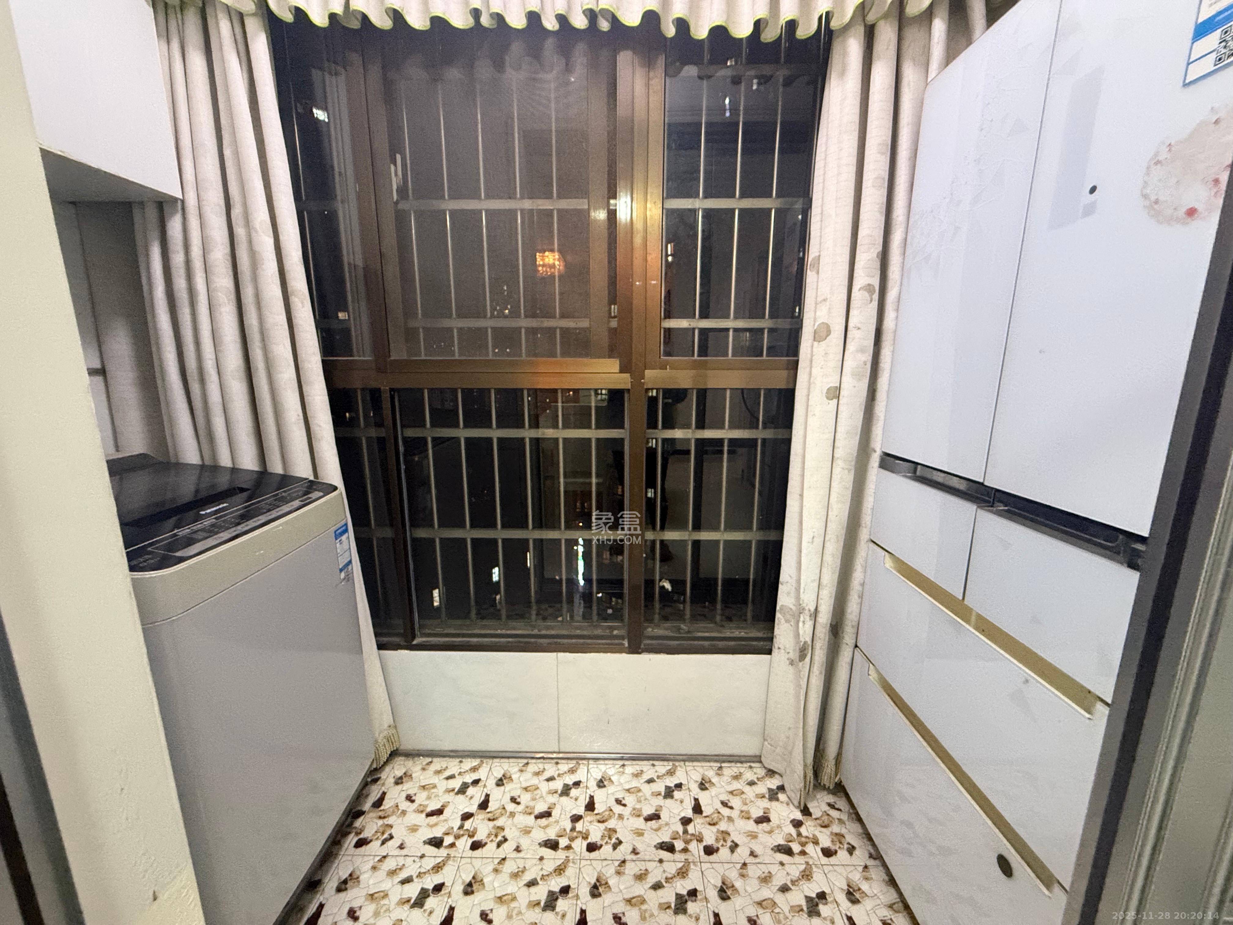 东方航标  3室2厅2卫    2200.0元/月室内图