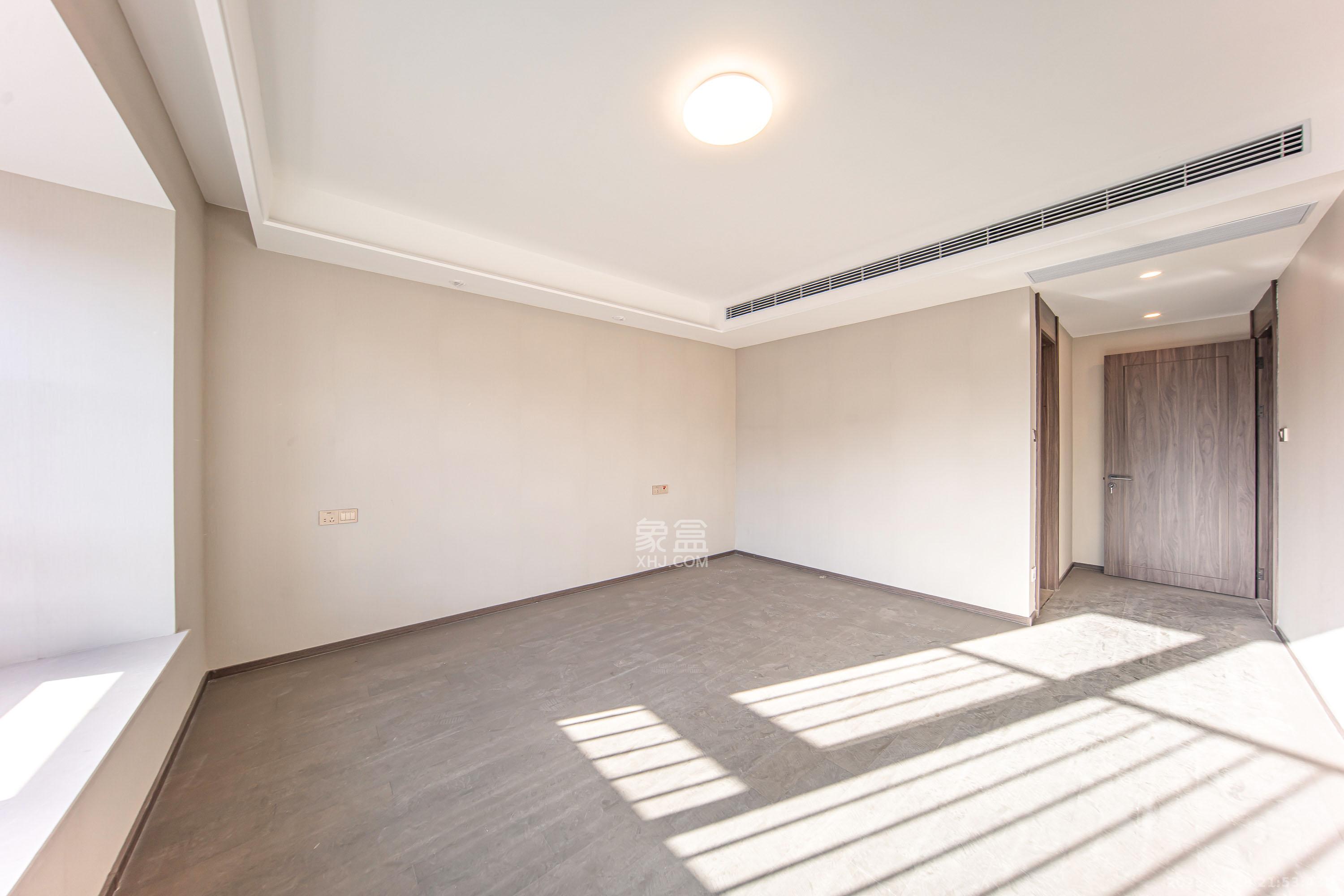 龙湖江与城  4室2厅2卫    159.0万卧室