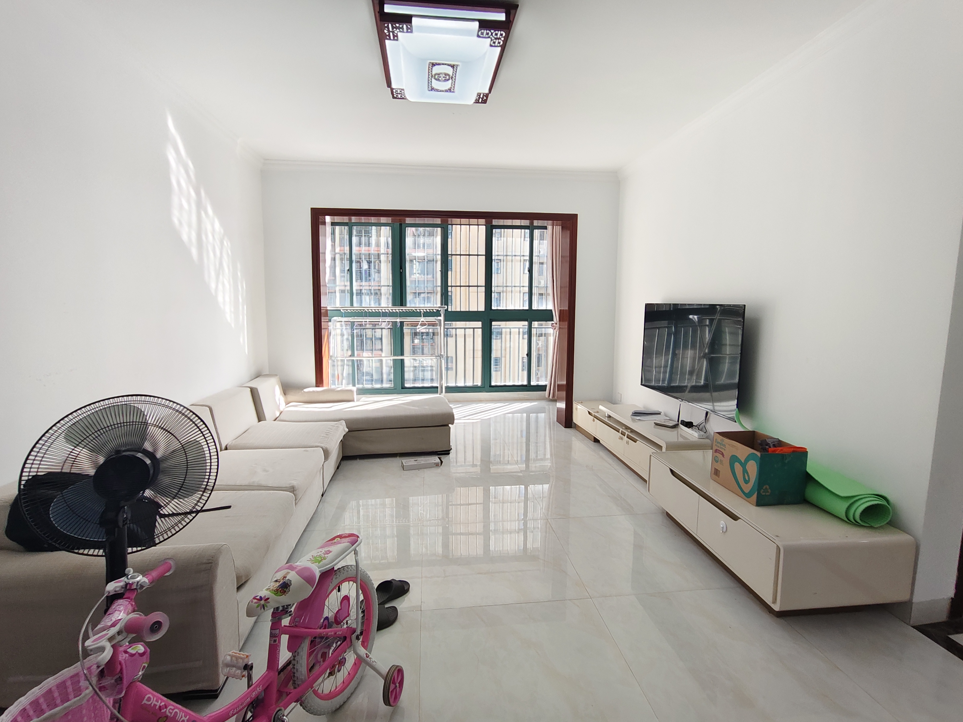 南海幸福城  3室2厅2卫    2800.0元/月室内图1