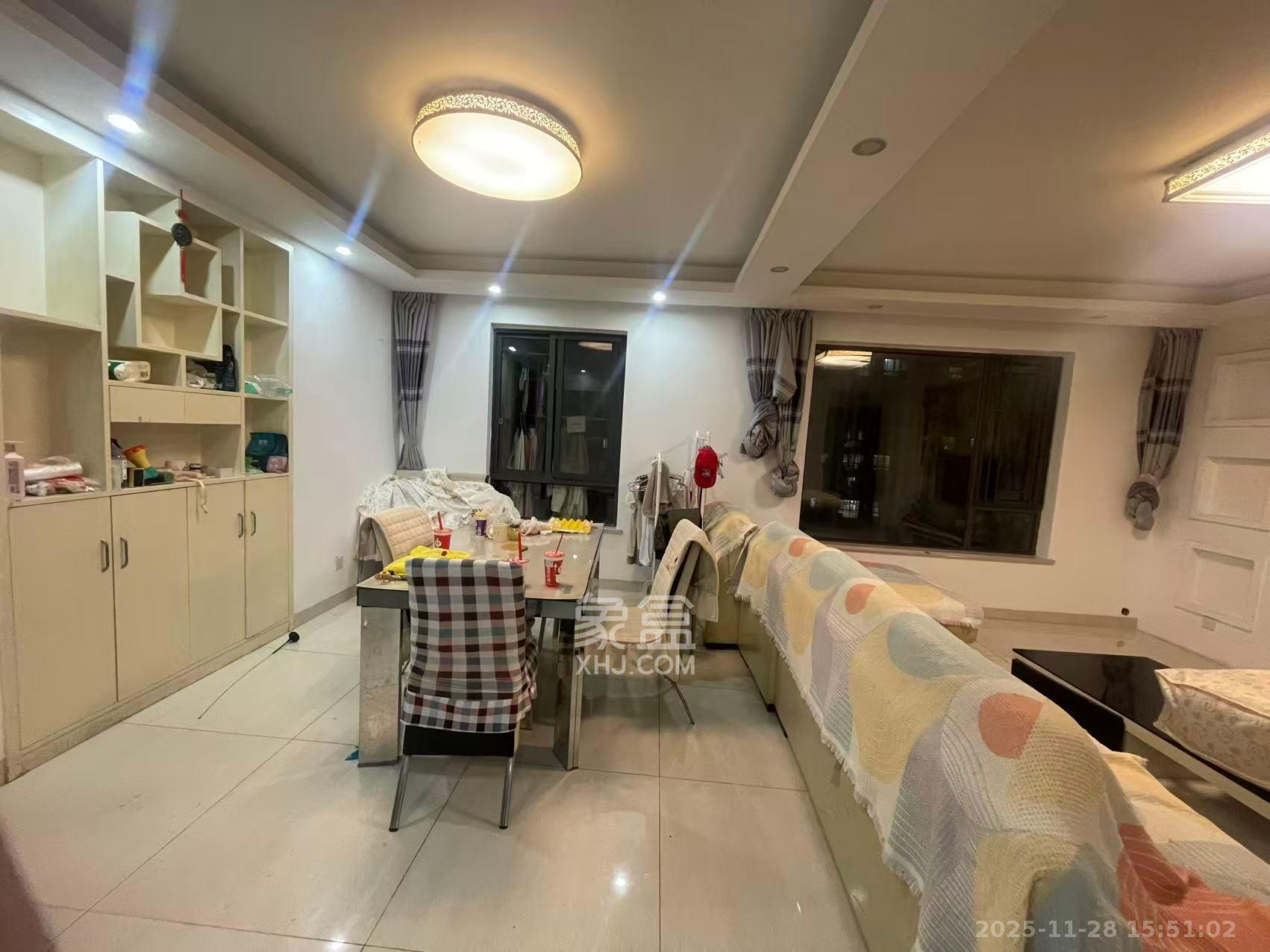 华润凤凰城二期  3室2厅2卫    2000.0元/月室内图