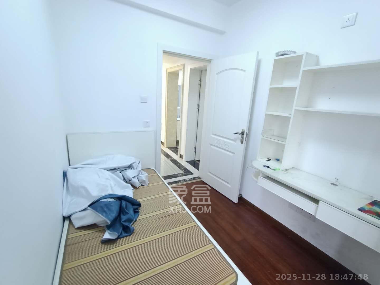 海洋半岛(月珑湾) 3室2厅1卫 2400.0元/月 海洋半岛(月珑湾) 3室2厅1卫 2400.0元/月室内图