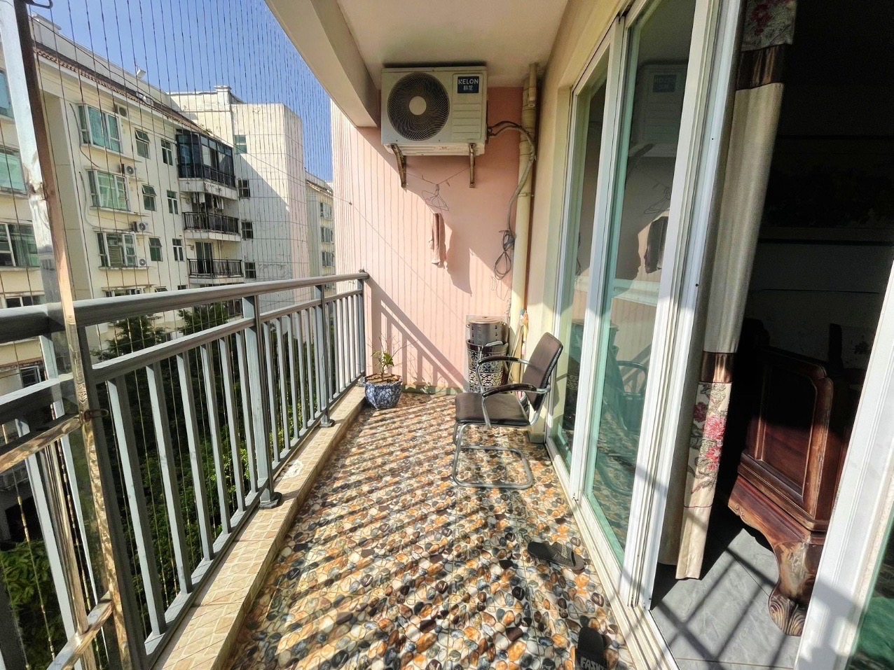 展兴高新花园  3室2厅2卫    145.0万客厅