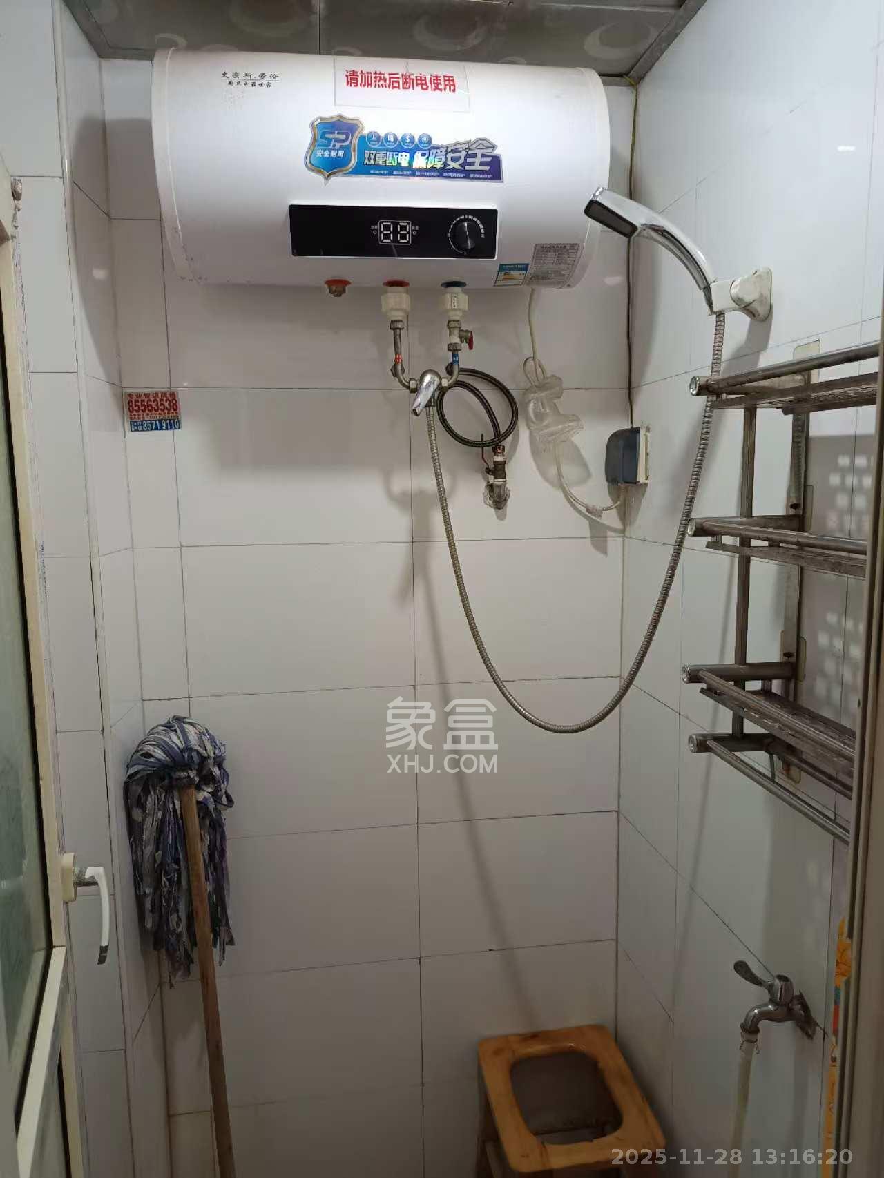 二机小区 1室1厅1卫 1000.0元/月 二机小区 1室1厅1卫 1000.0元/月室内图