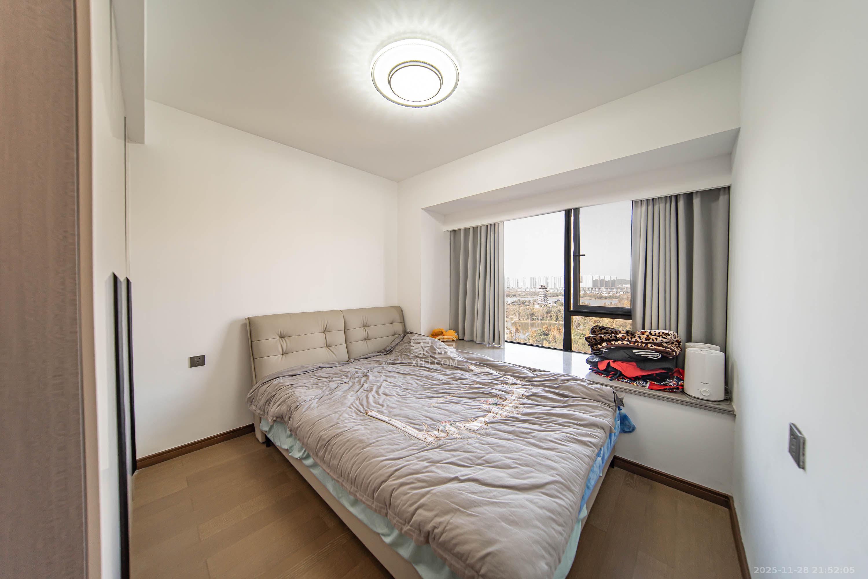 卓越洋湖晴翠 4室2厅2卫 240.0万 卓越洋湖晴翠 4室2厅2卫 240.0万卧室