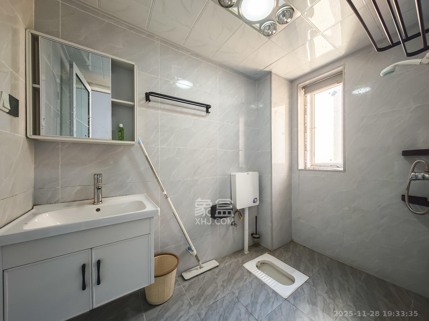 福晟钱隆国际(晟冉景苑) 4室2厅2卫 118.0万 福晟钱隆国际(晟冉景苑) 4室2厅2卫 118.0万卫生间