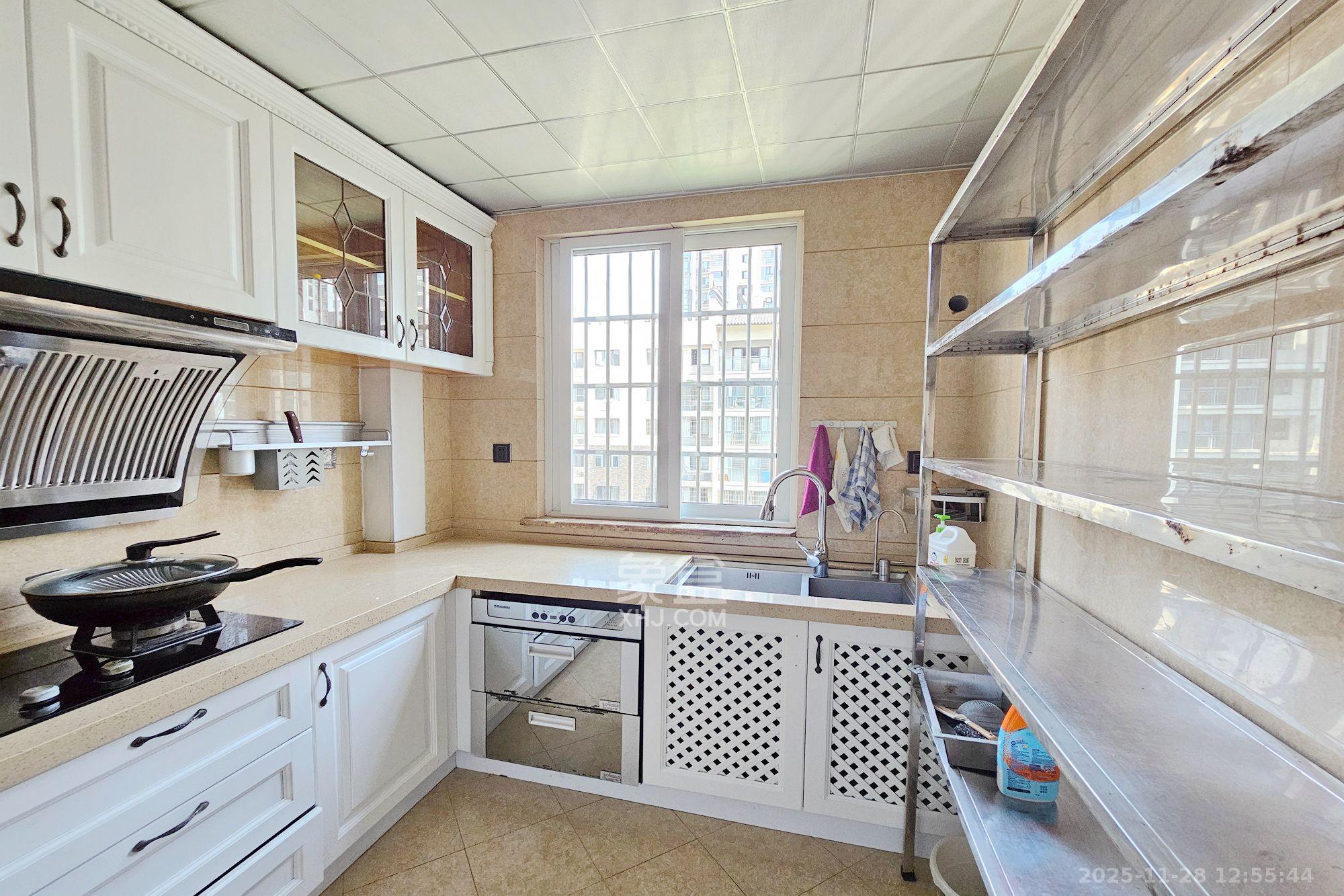 嘉宇盛世华章 3室2厅2卫 3700.0元/月 嘉宇盛世华章 3室2厅2卫 3700.0元/月室内图