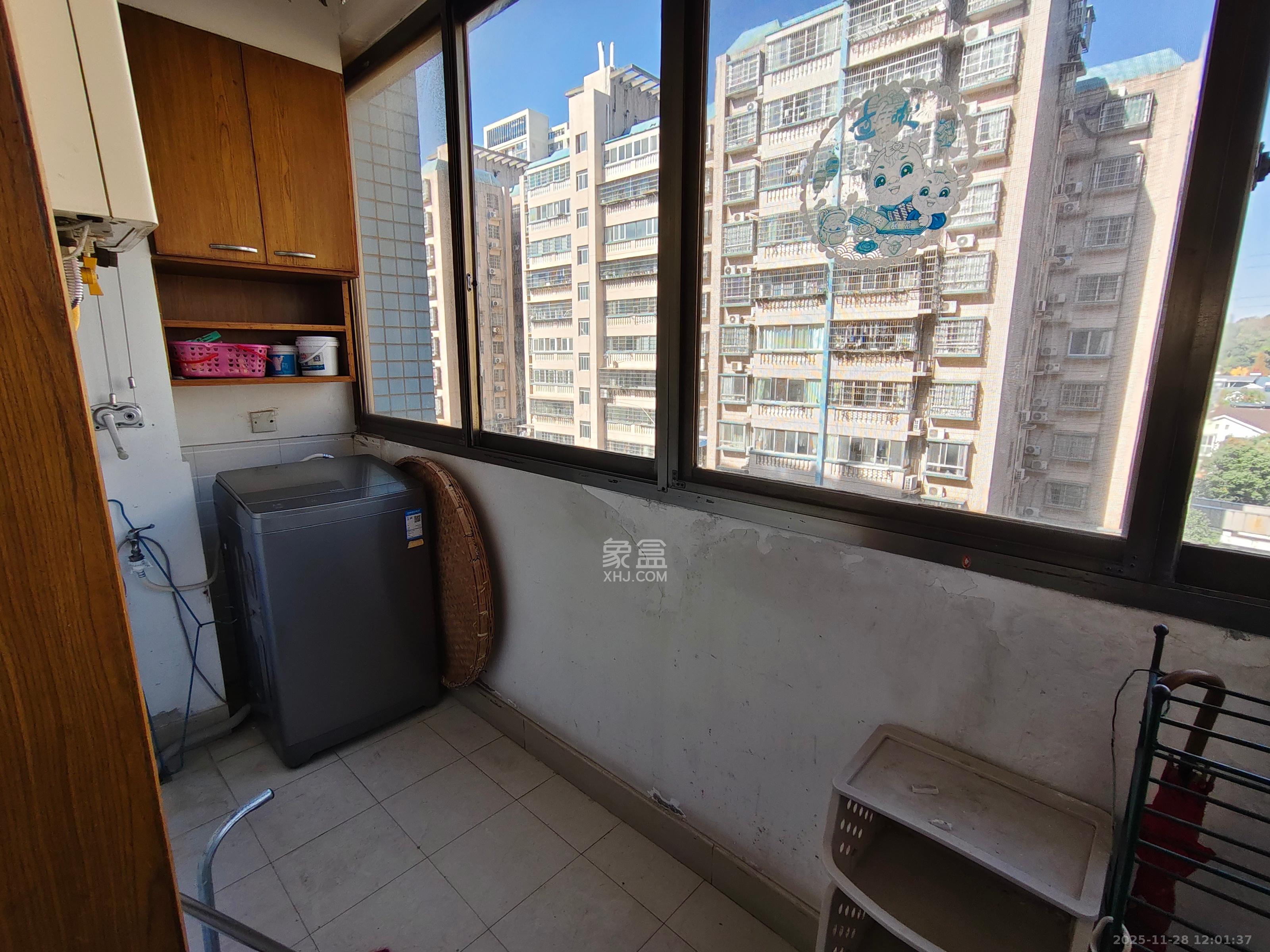 麓谷雅园 3室2厅2卫 2300.0元/月 麓谷雅园 3室2厅2卫 2300.0元/月室内图