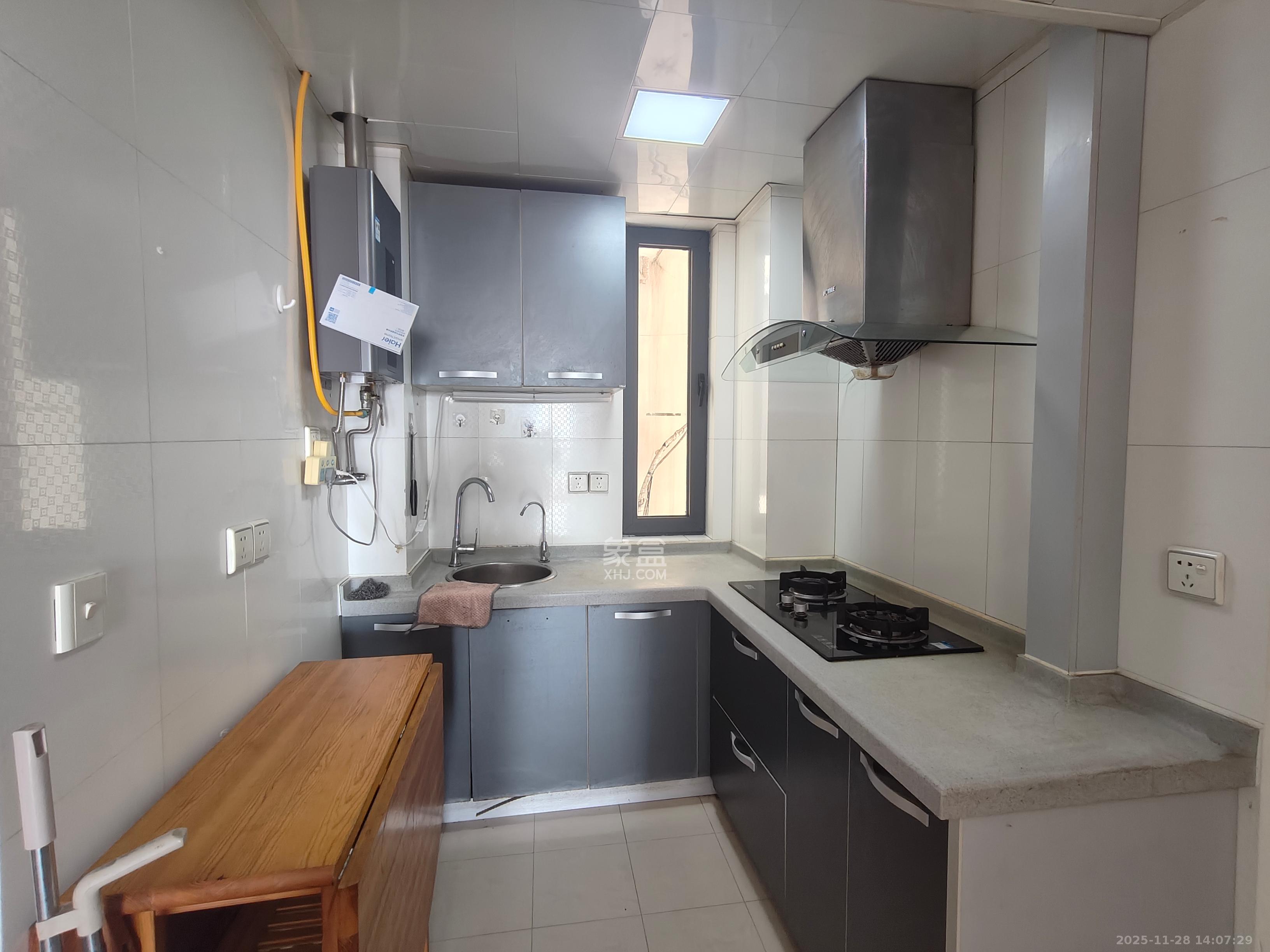 三万英尺 1室1厅1卫 2100.0元/月 三万英尺 1室1厅1卫 2100.0元/月室内图