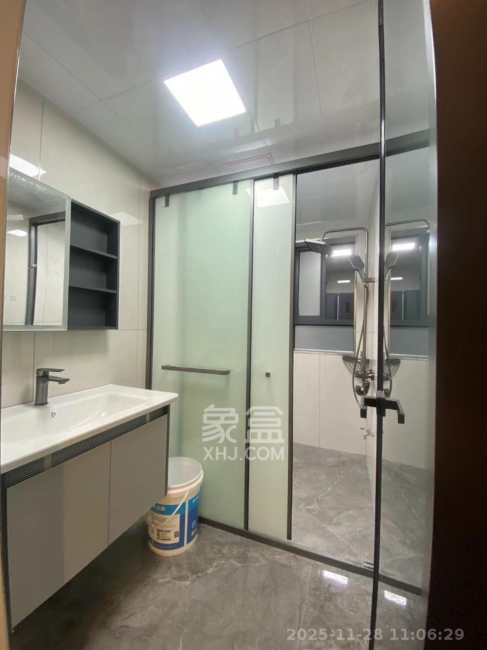 国欣向荣府  4室2厅2卫    3800.0元/月