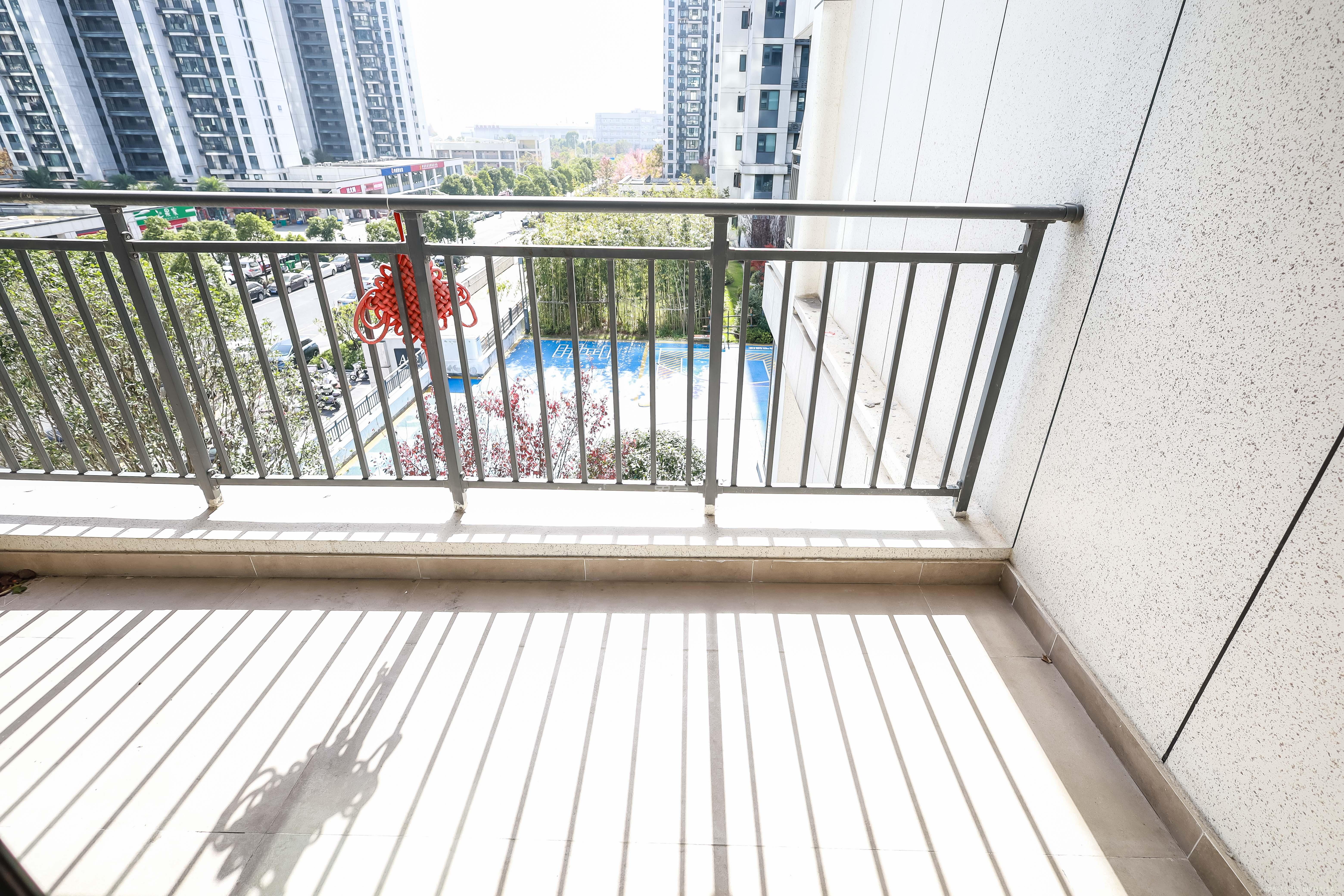 保利恒伟时光印象 4室2厅2卫 98.8万 保利恒伟时光印象 4室2厅2卫 98.8万阳台