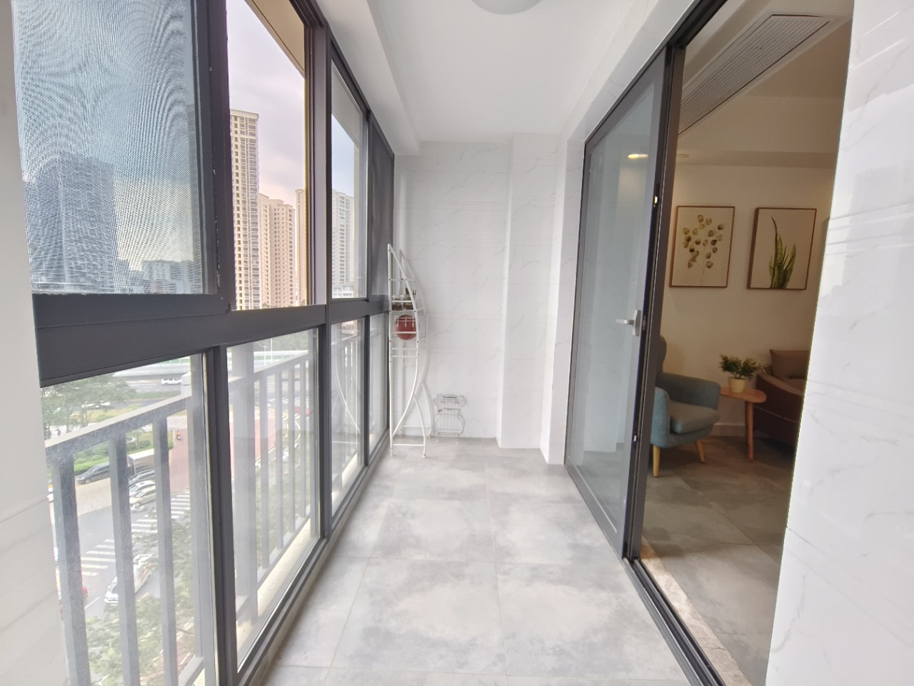 海航豪庭南苑 3室2厅2卫 268.0万 海航豪庭南苑 3室2厅2卫 268.0万客厅