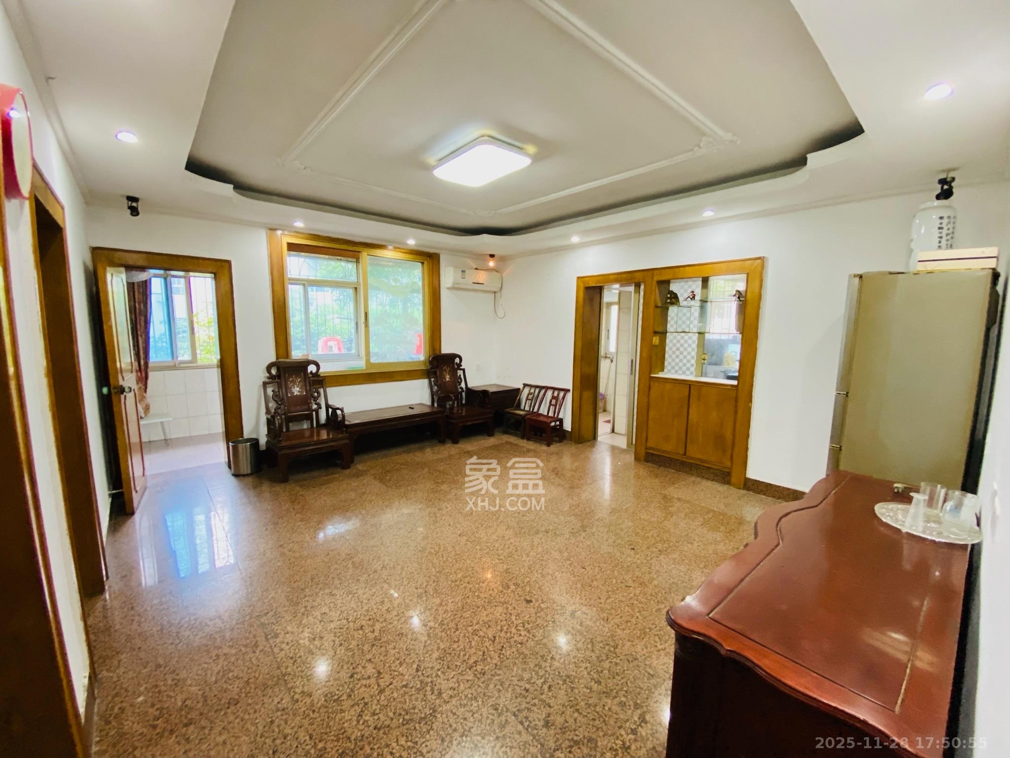 石子冲巷  1室1厅1卫    1700.0元/月