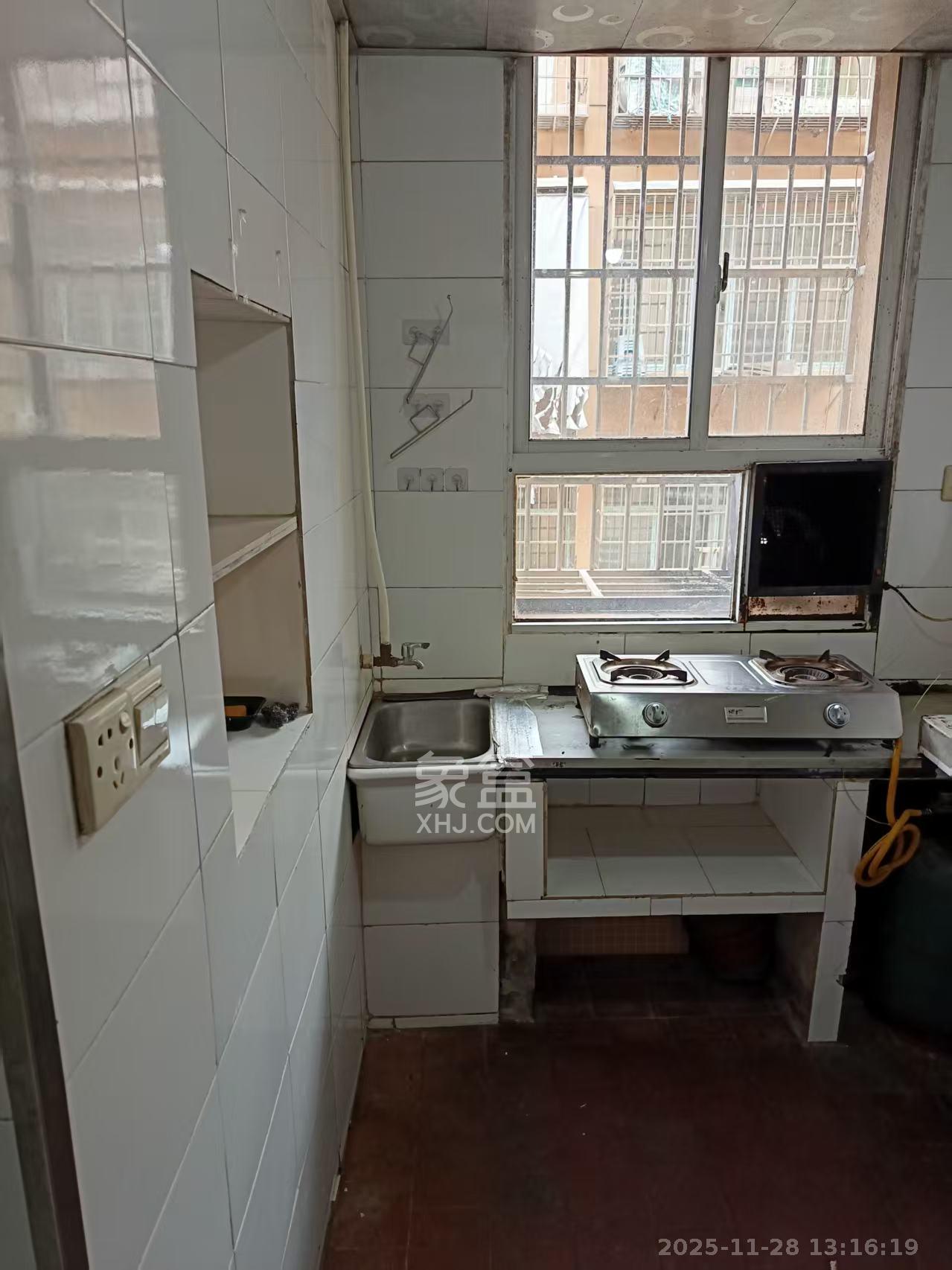 二机小区 1室1厅1卫 1000.0元/月 二机小区 1室1厅1卫 1000.0元/月室内图