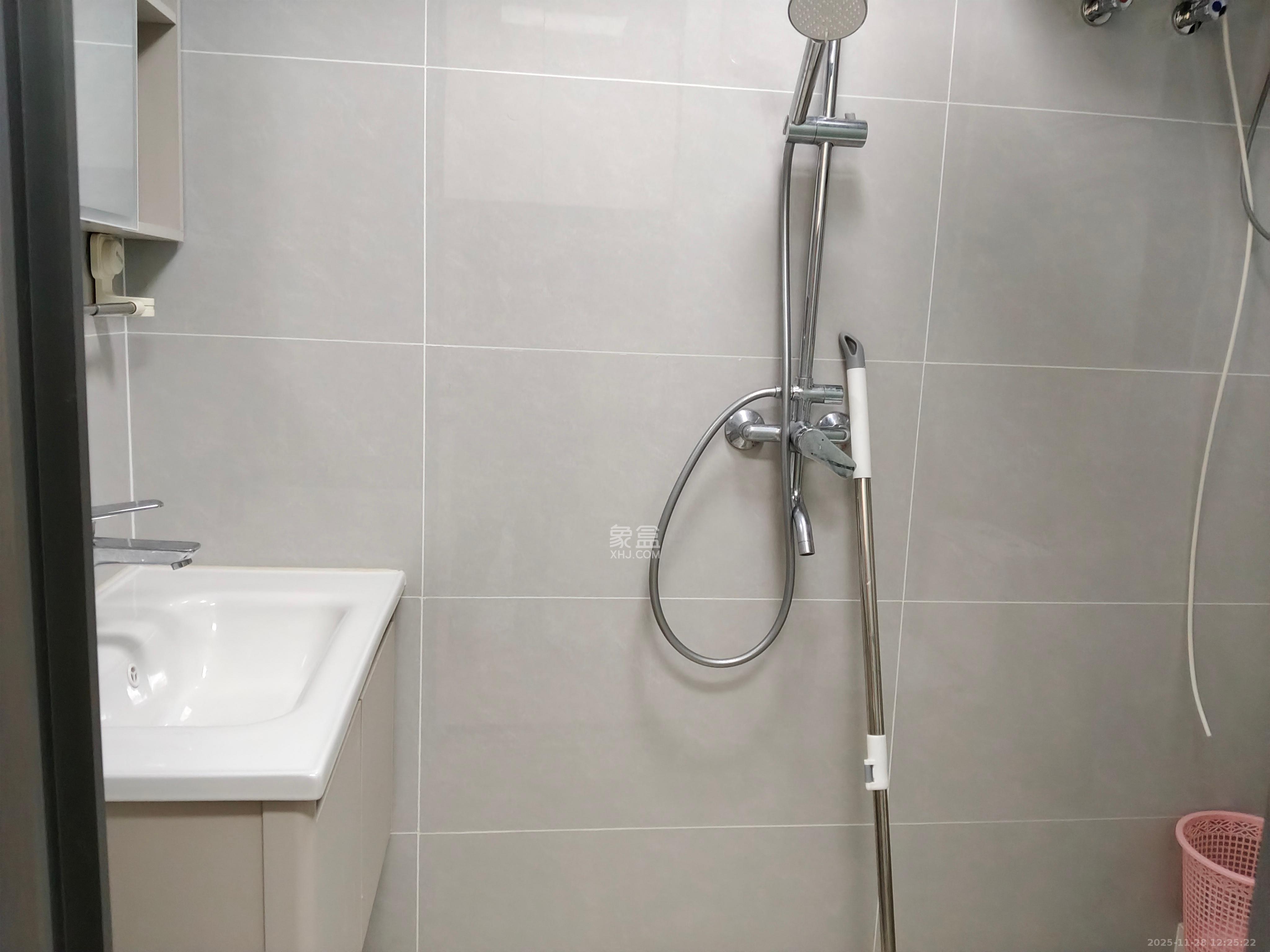 恒大誉府（融誉商业中心）  1室1厅1卫    1400.0元/月室内图