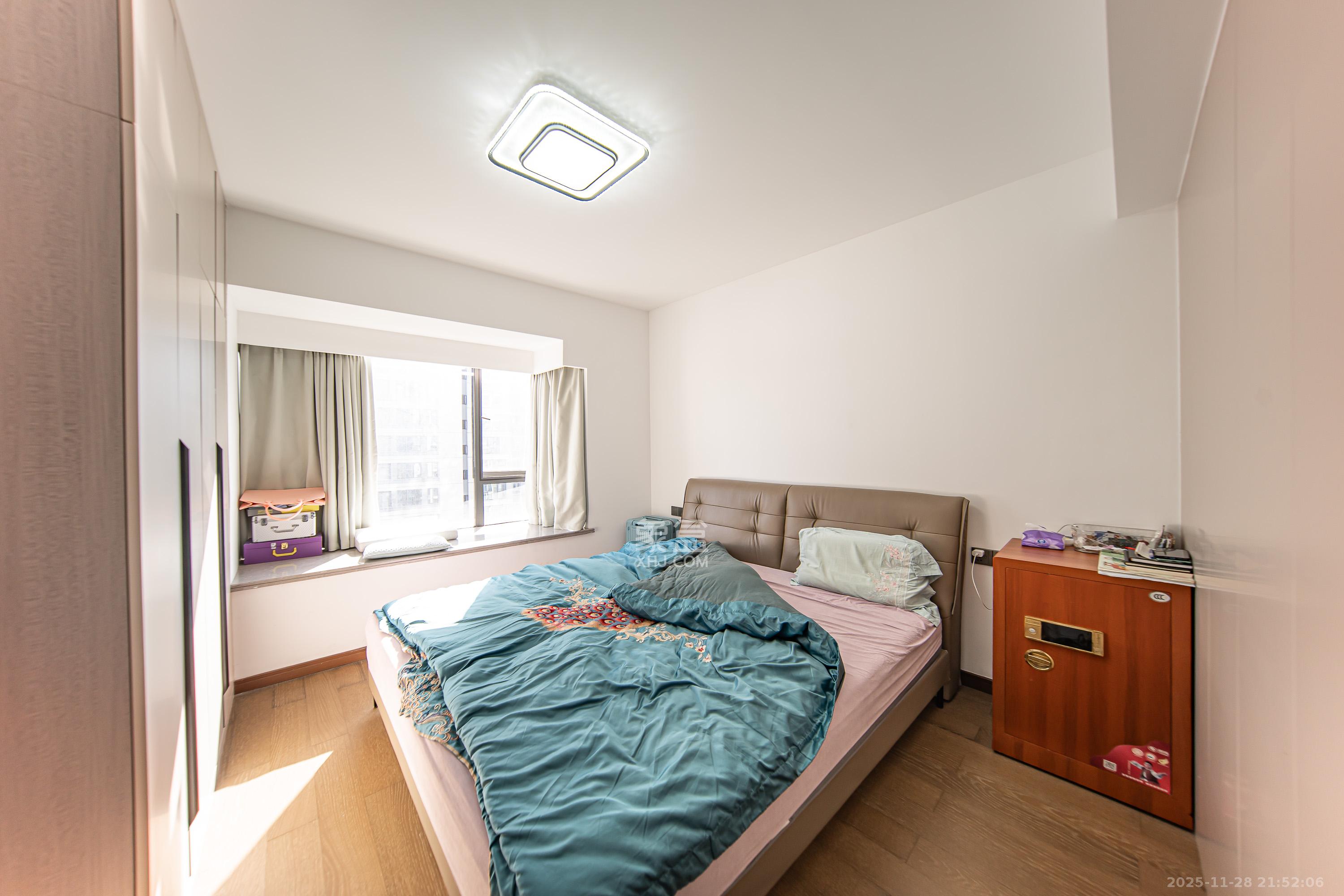 卓越洋湖晴翠 4室2厅2卫 240.0万 卓越洋湖晴翠 4室2厅2卫 240.0万卧室