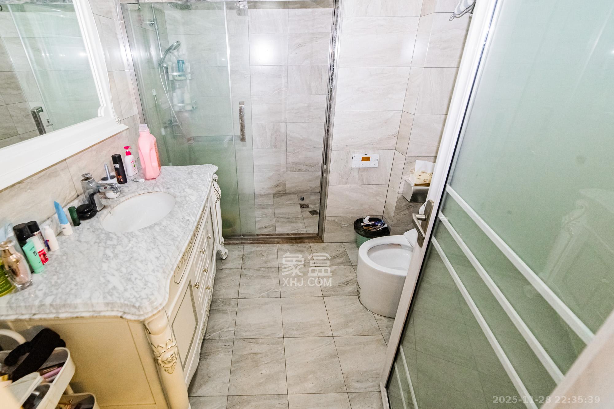 北辰定江洋  3室2厅2卫    398.0万卫生间