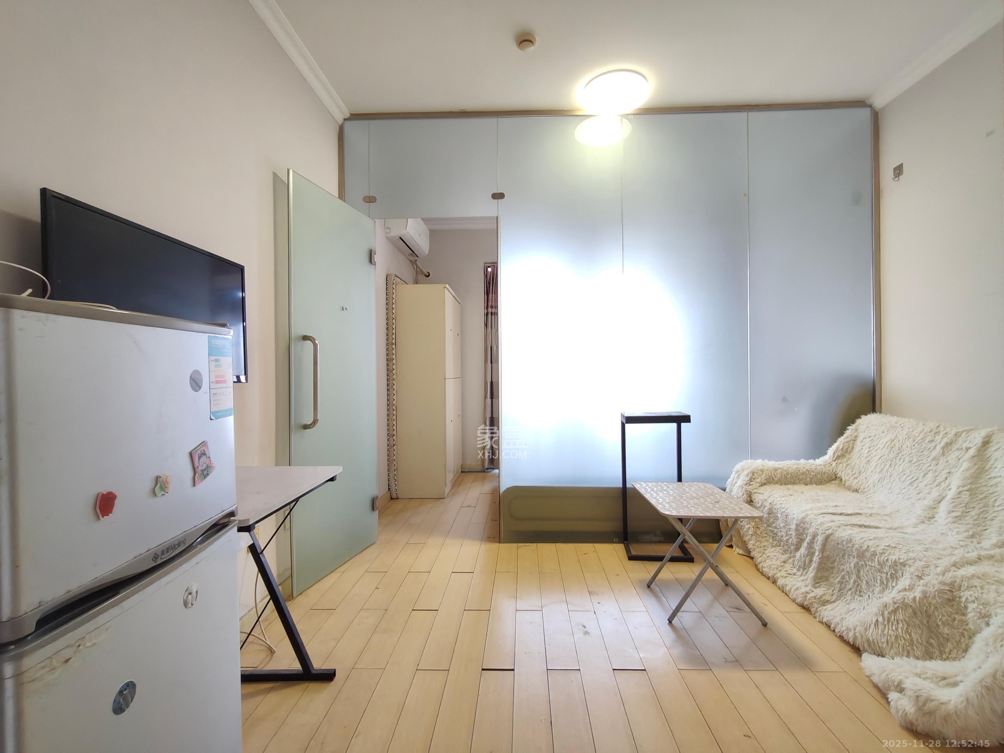 万科城市花园  1室1厅1卫    1000.0元/月