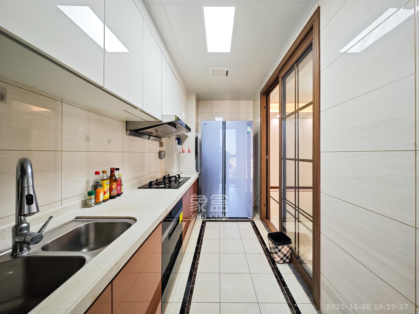 中欣楚天御府E区  4室2厅2卫    218.0万厨房