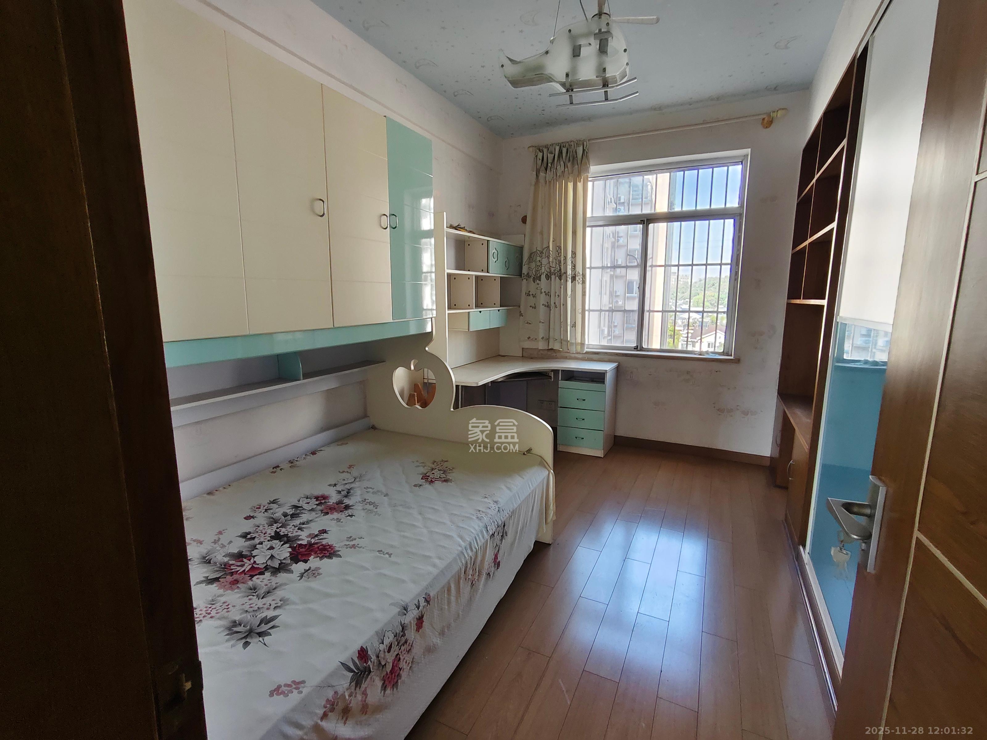 麓谷雅园 3室2厅2卫 2300.0元/月 麓谷雅园 3室2厅2卫 2300.0元/月室内图