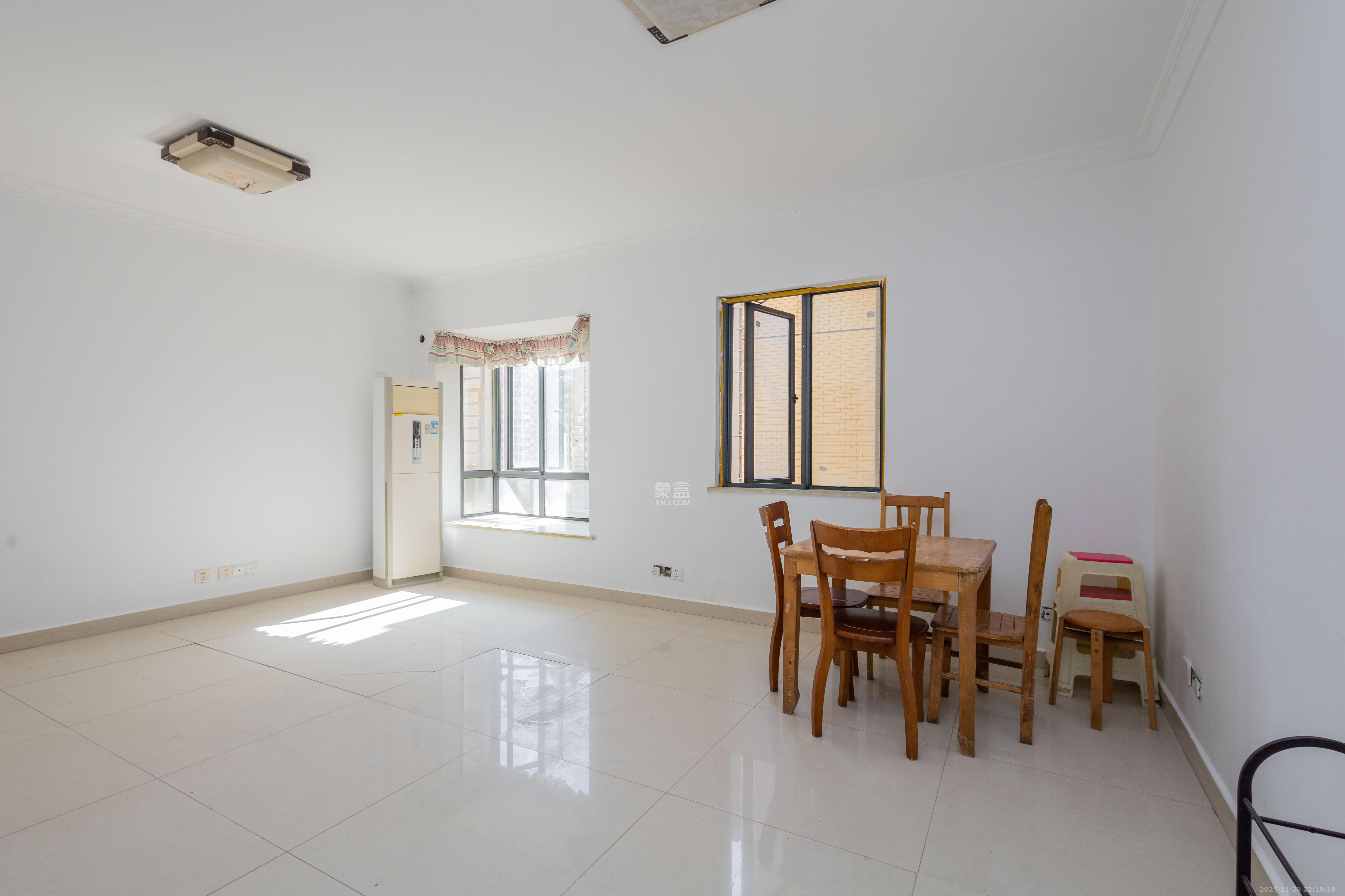 中国铁建国际城一期 3室1厅1卫 39.8万 中国铁建国际城一期 3室1厅1卫 39.8万客厅