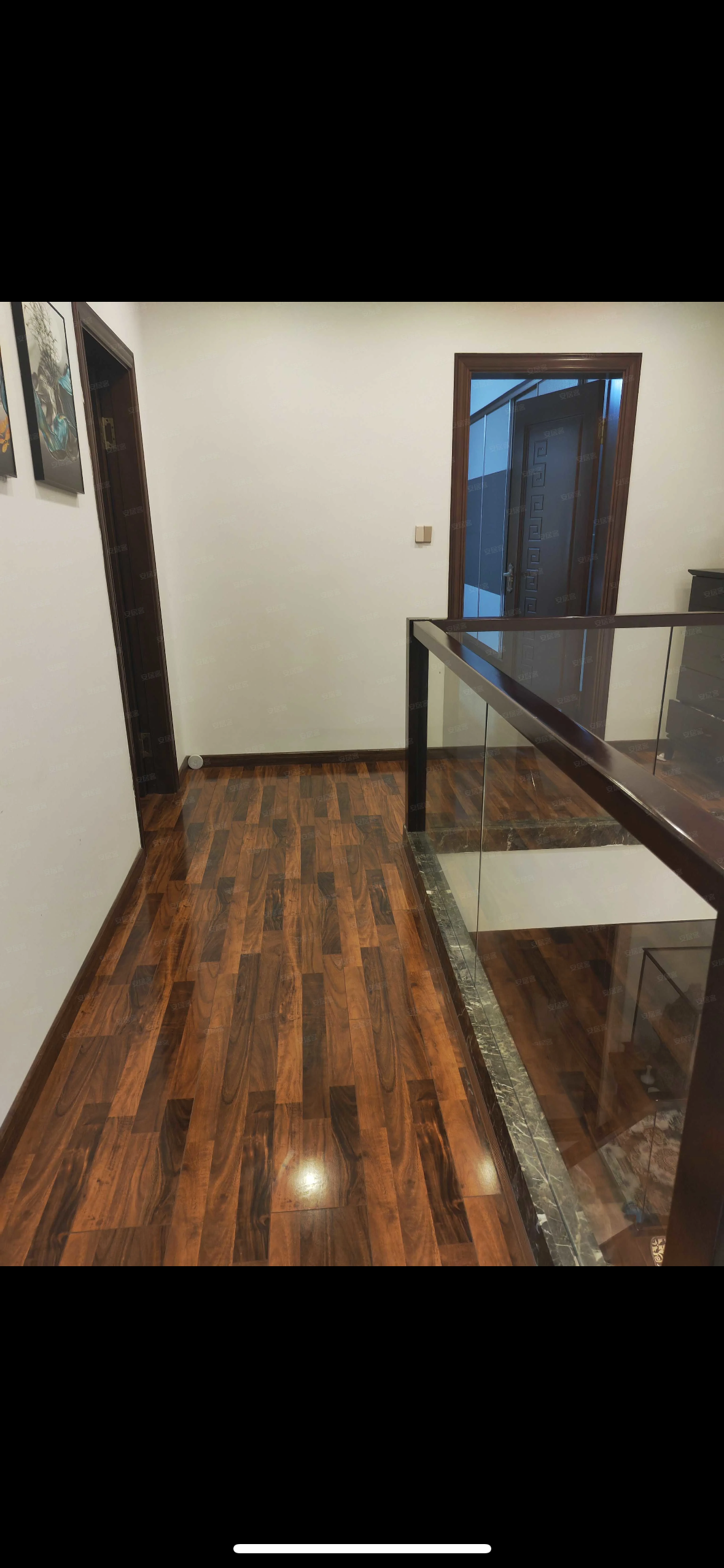 创景外滩  5室2厅3卫    105.0万客厅