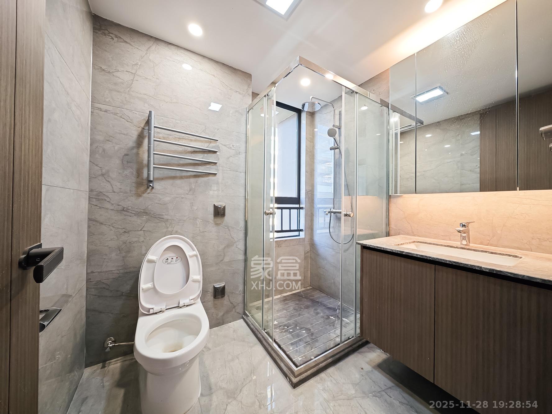 中欣楚天御府B区观澜 4室2厅2卫 450.0万 中欣楚天御府B区观澜 4室2厅2卫 450.0万卫生间