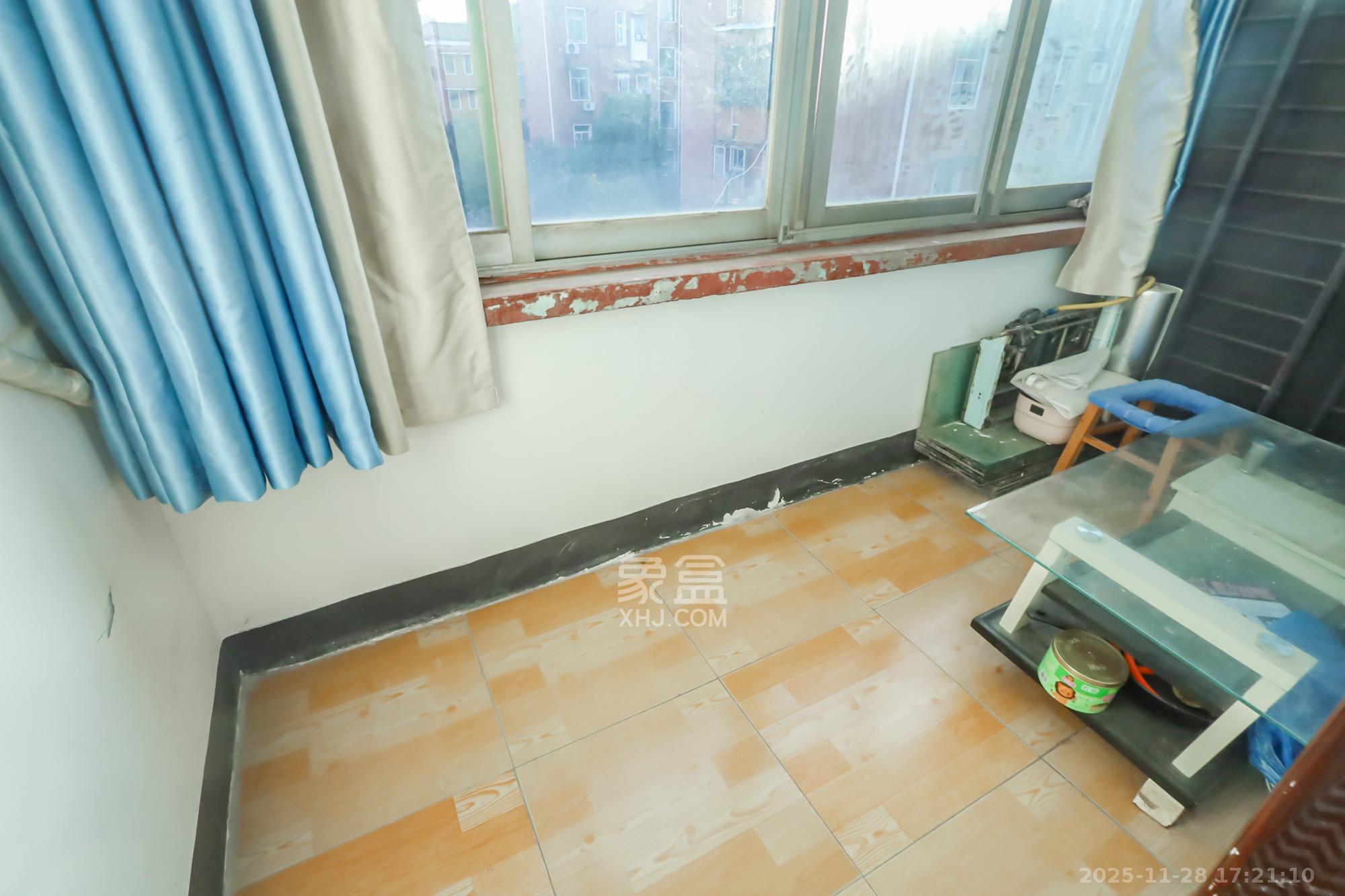 望月湖小区六片（湖中社区六片小区）  2室1厅1卫    40.0万阳台