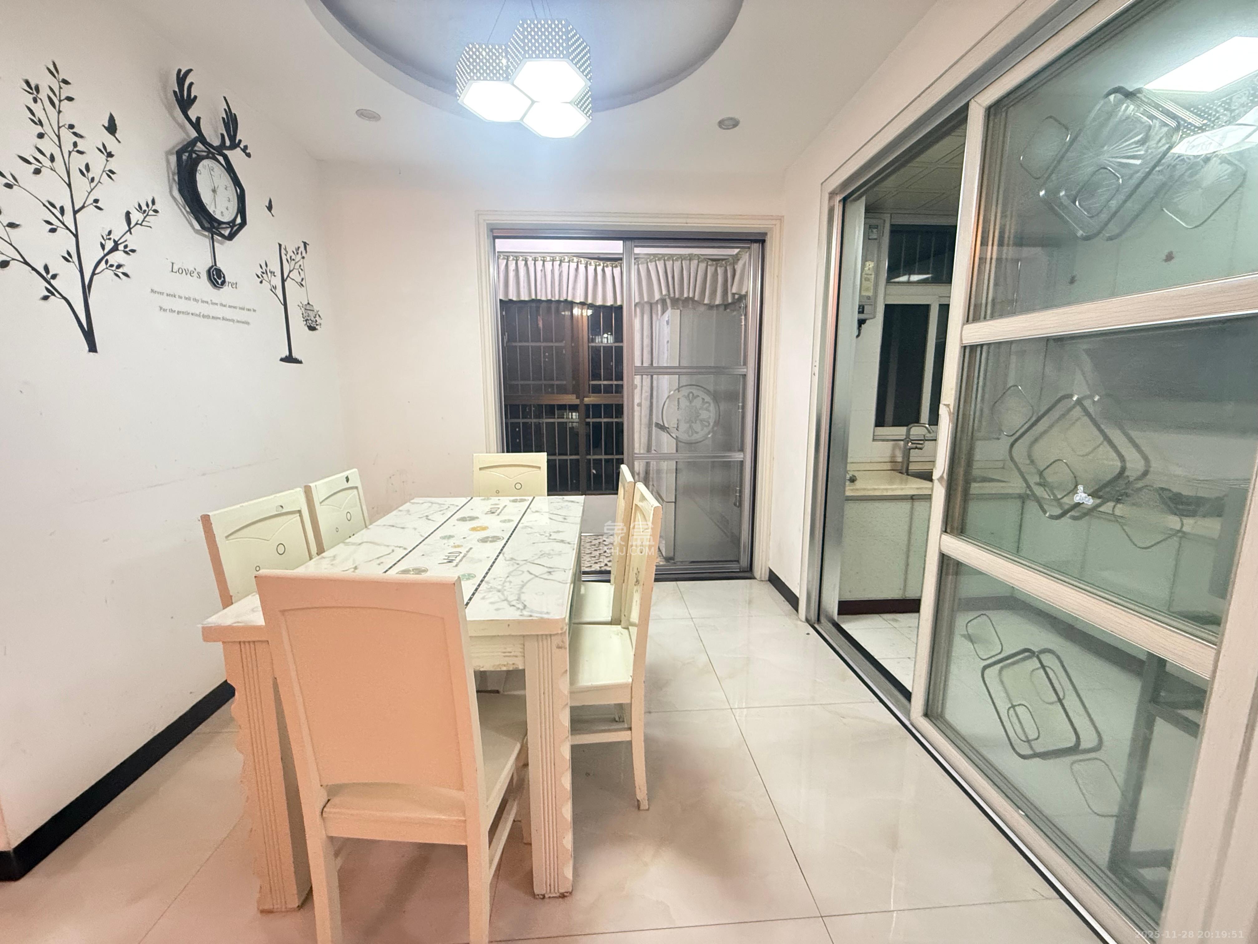 东方航标  3室2厅2卫    2200.0元/月室内图