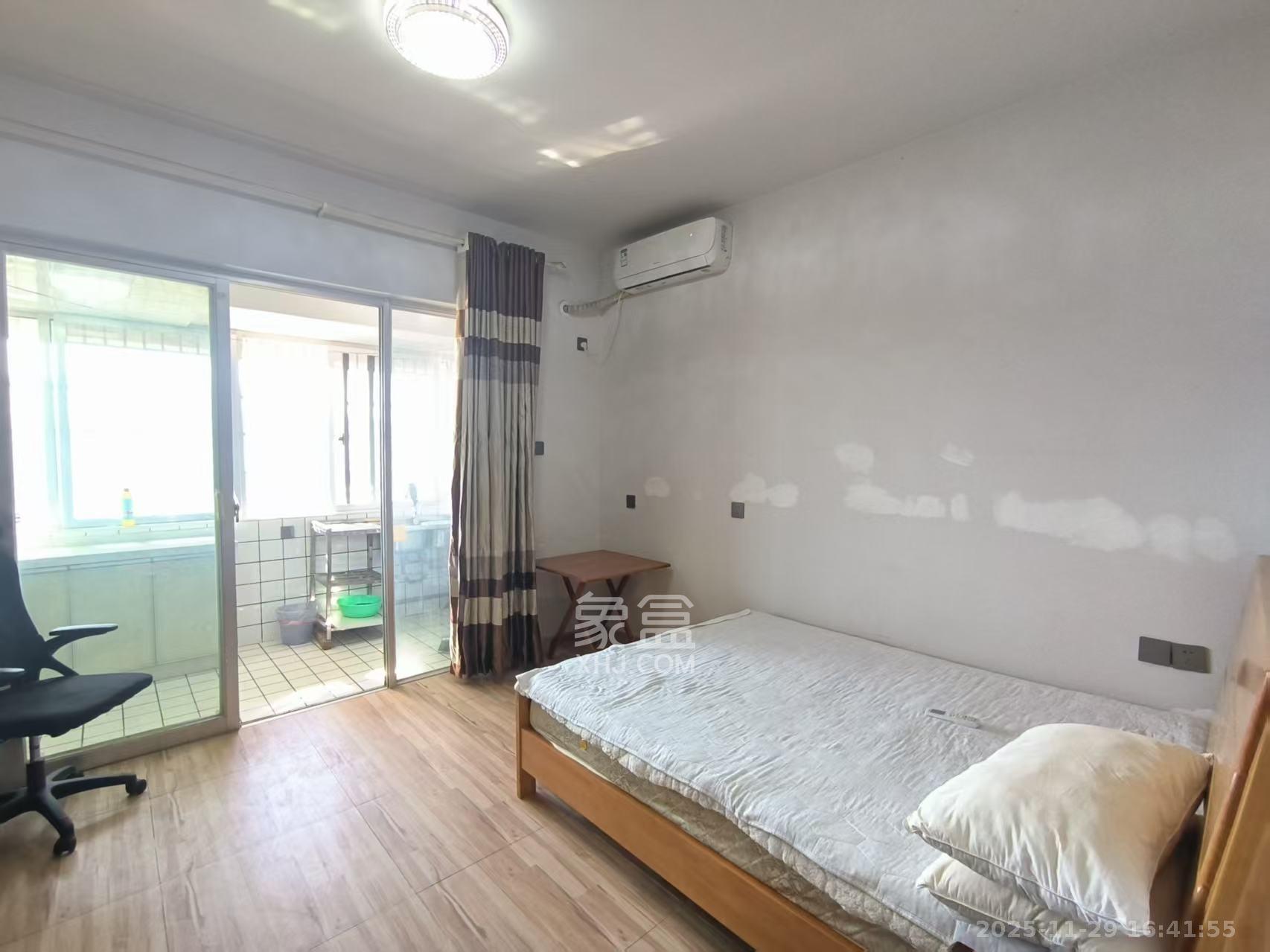 观湖公寓  1室1厅1卫    1600.0元/月