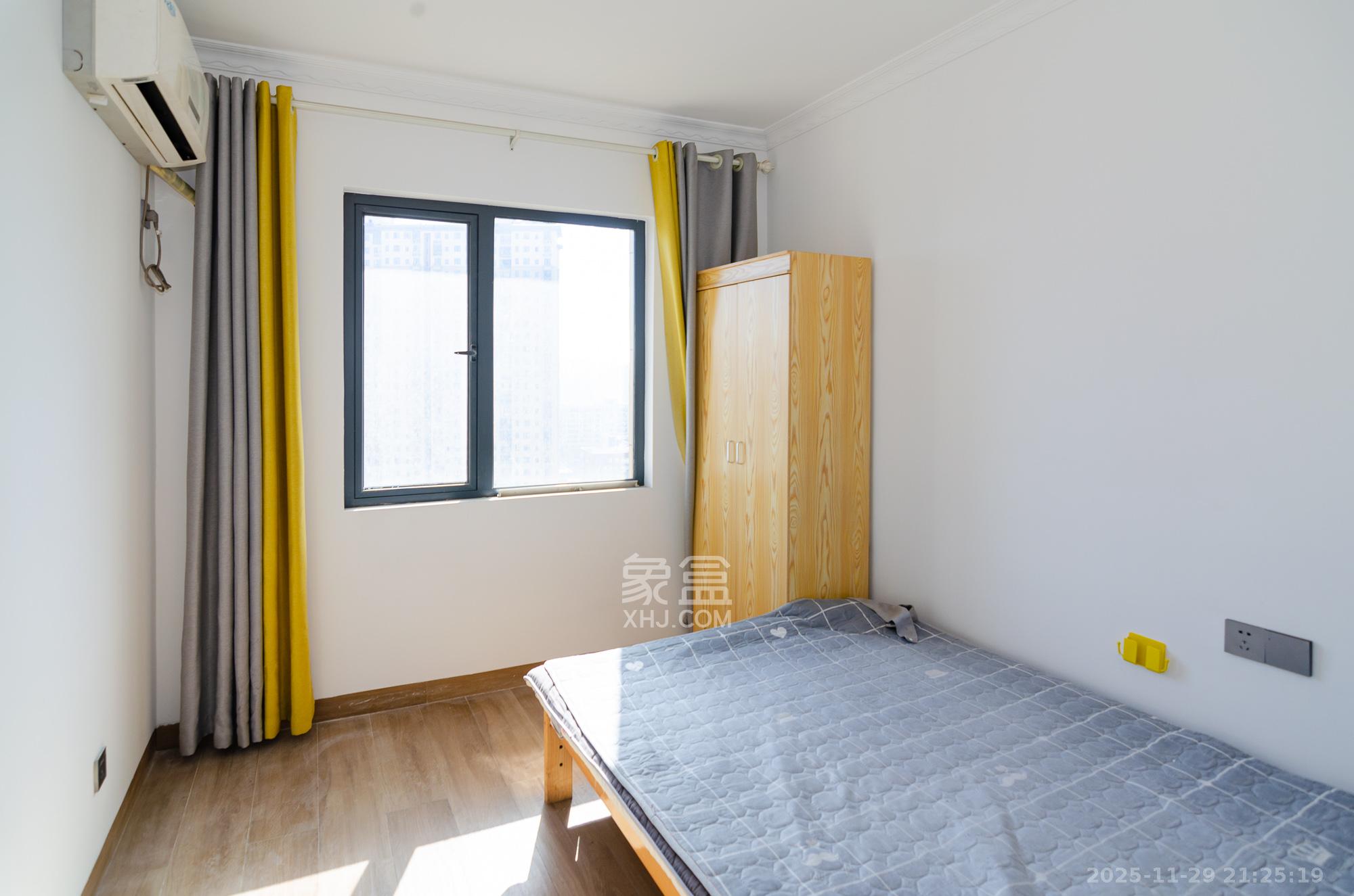 荣盛岳麓峰景 3室2厅2卫 63.8万 荣盛岳麓峰景 3室2厅2卫 63.8万卧室