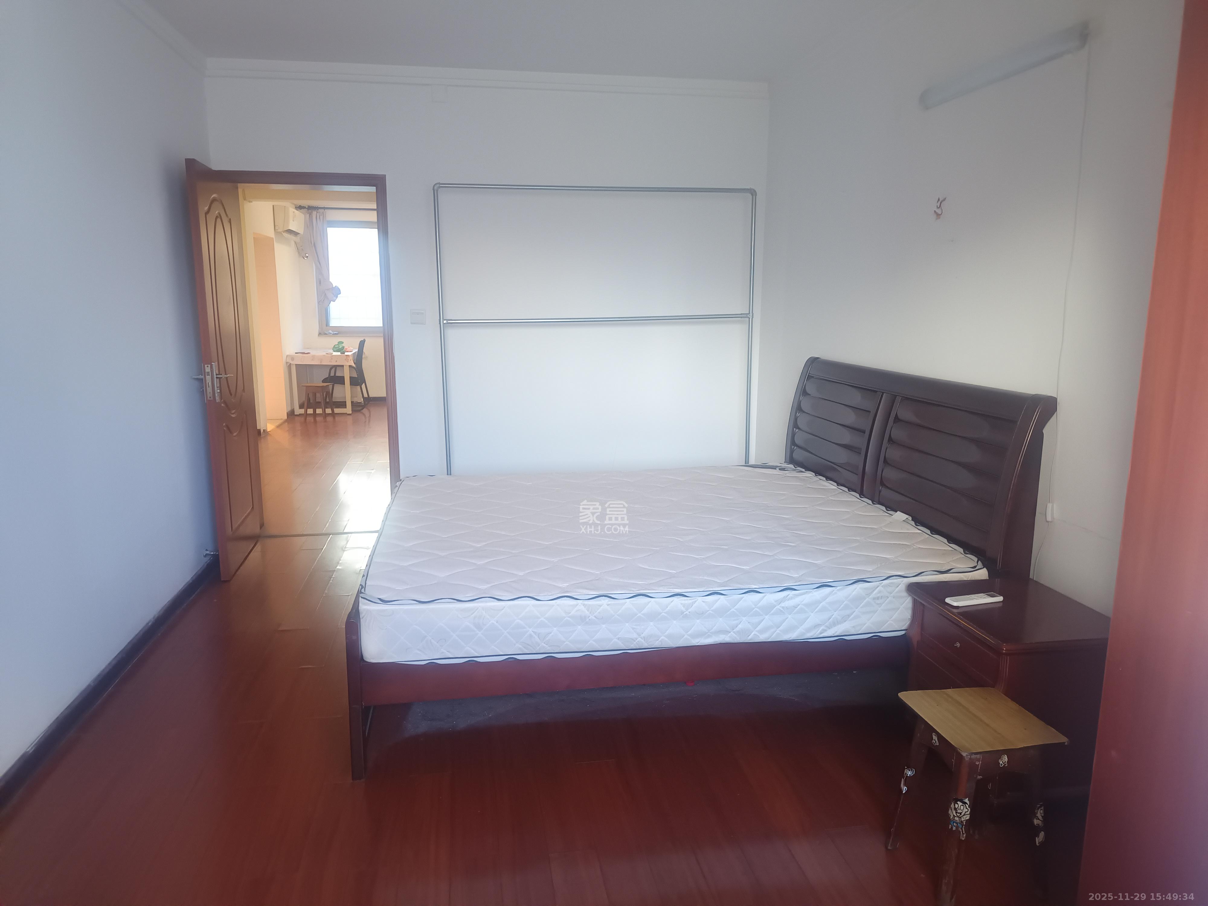 岳银小区(一二三五村) 2室2厅1卫 2000.0元/月 岳银小区(一二三五村) 2室2厅1卫 2000.0元/月室内图