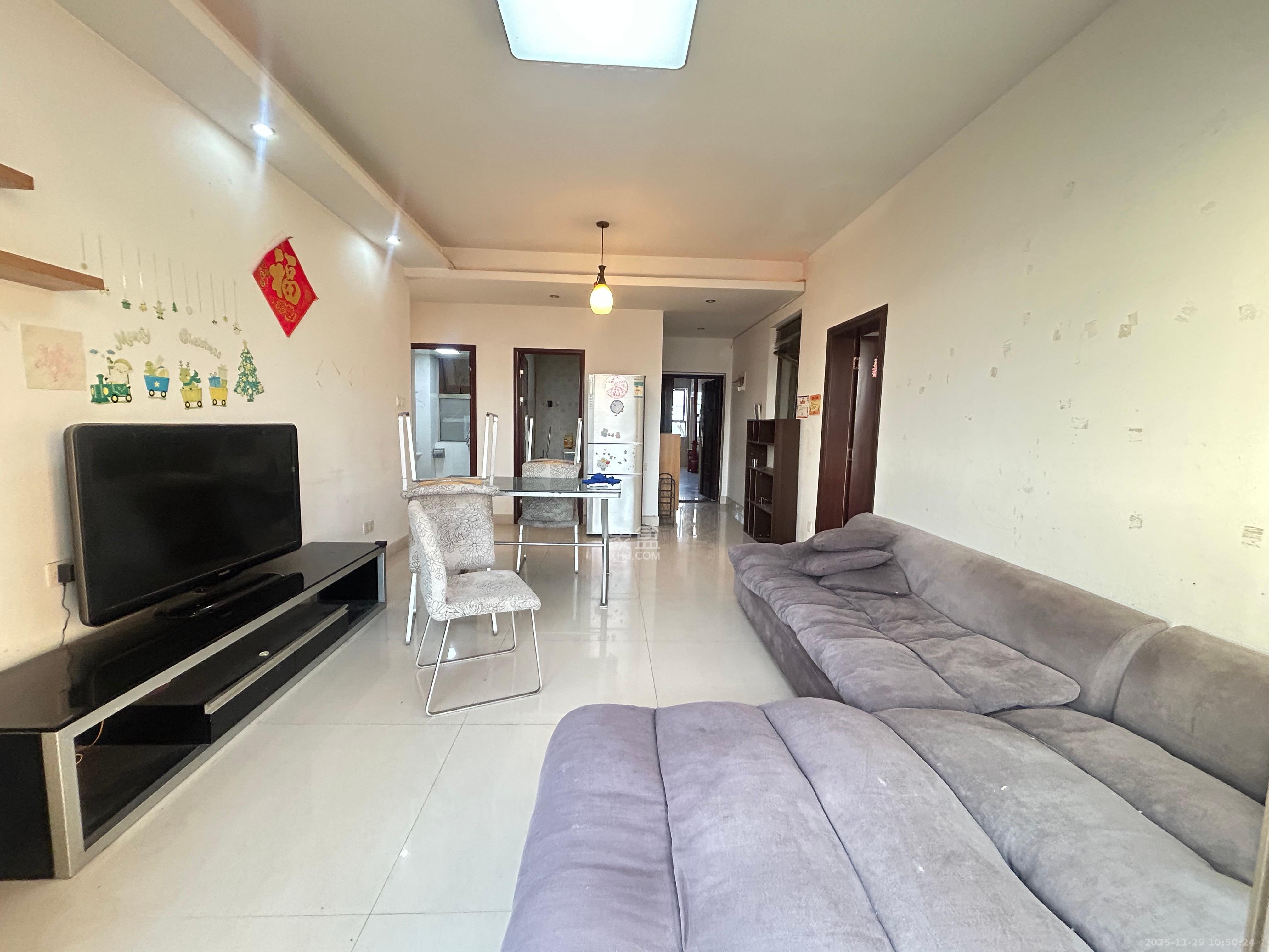 岳泰理想城  1室2厅1卫    2500.0元/月室内图