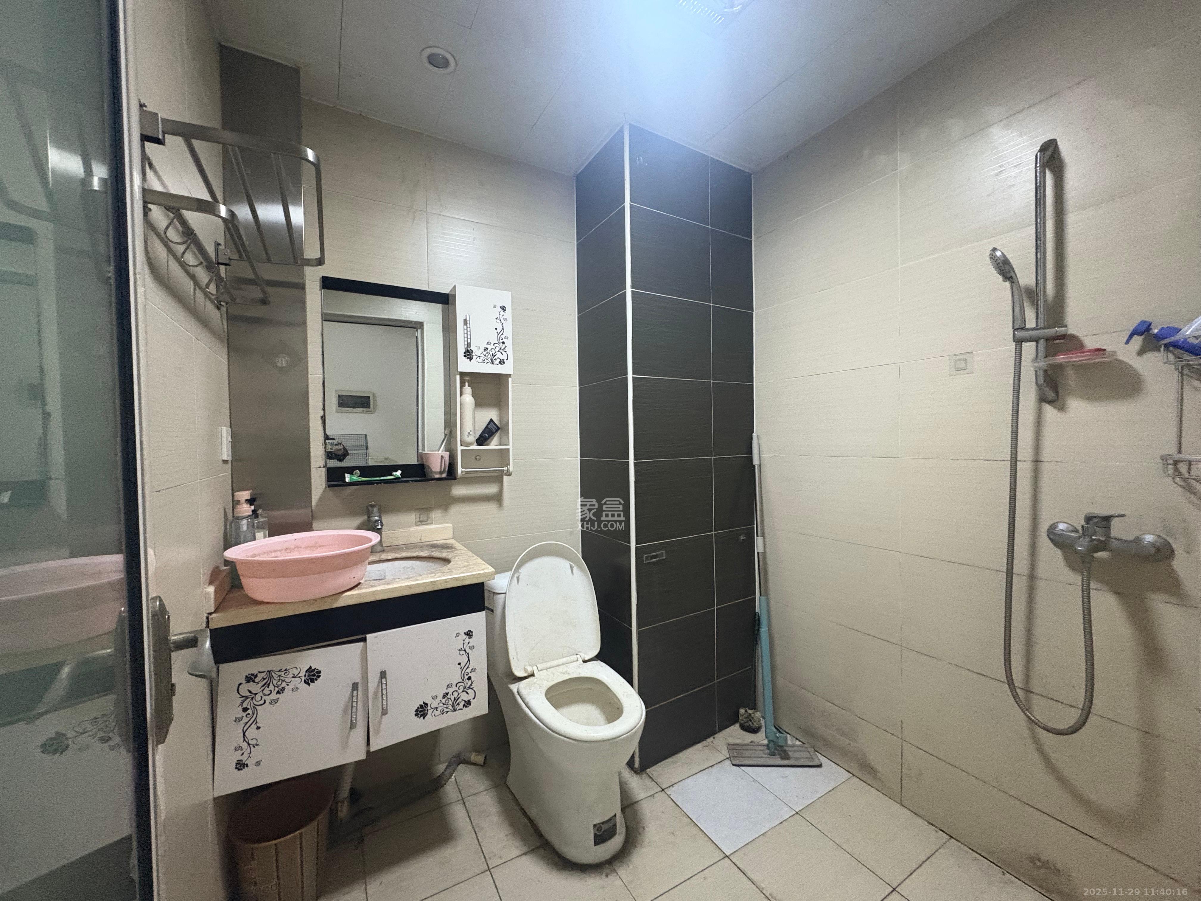 水岸世景  1室1厅1卫    1100.0元/月室内图