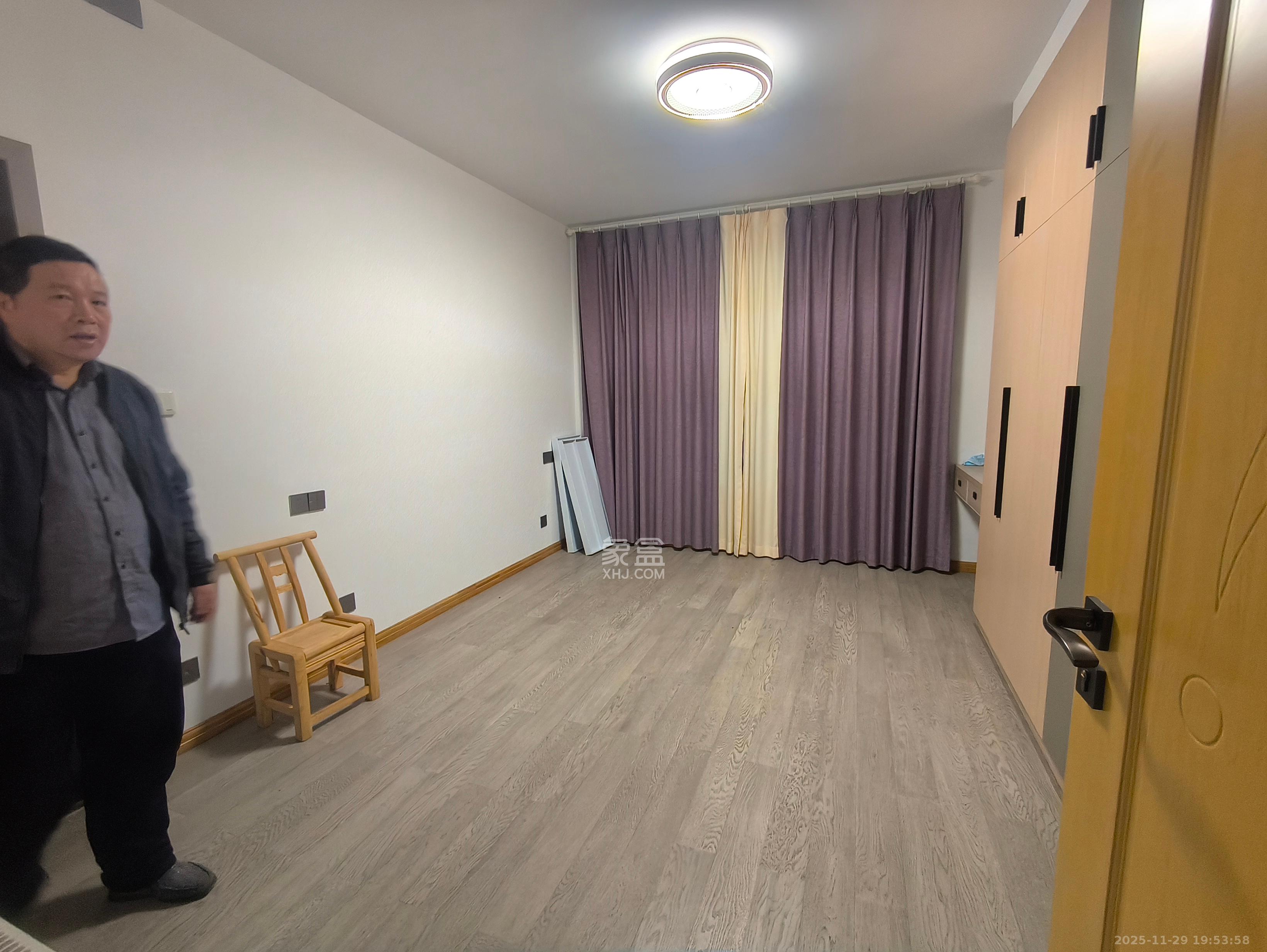 锦绣家园  4室2厅2卫    4000.0元/月室内图