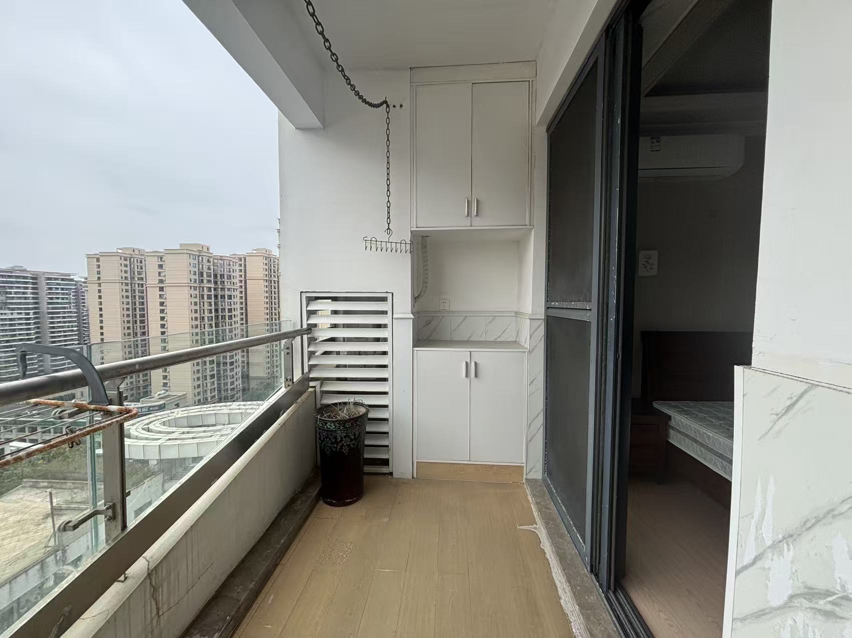 远大购物广场 1室2厅1卫 1800.0元/月 远大购物广场 1室2厅1卫 1800.0元/月室内图