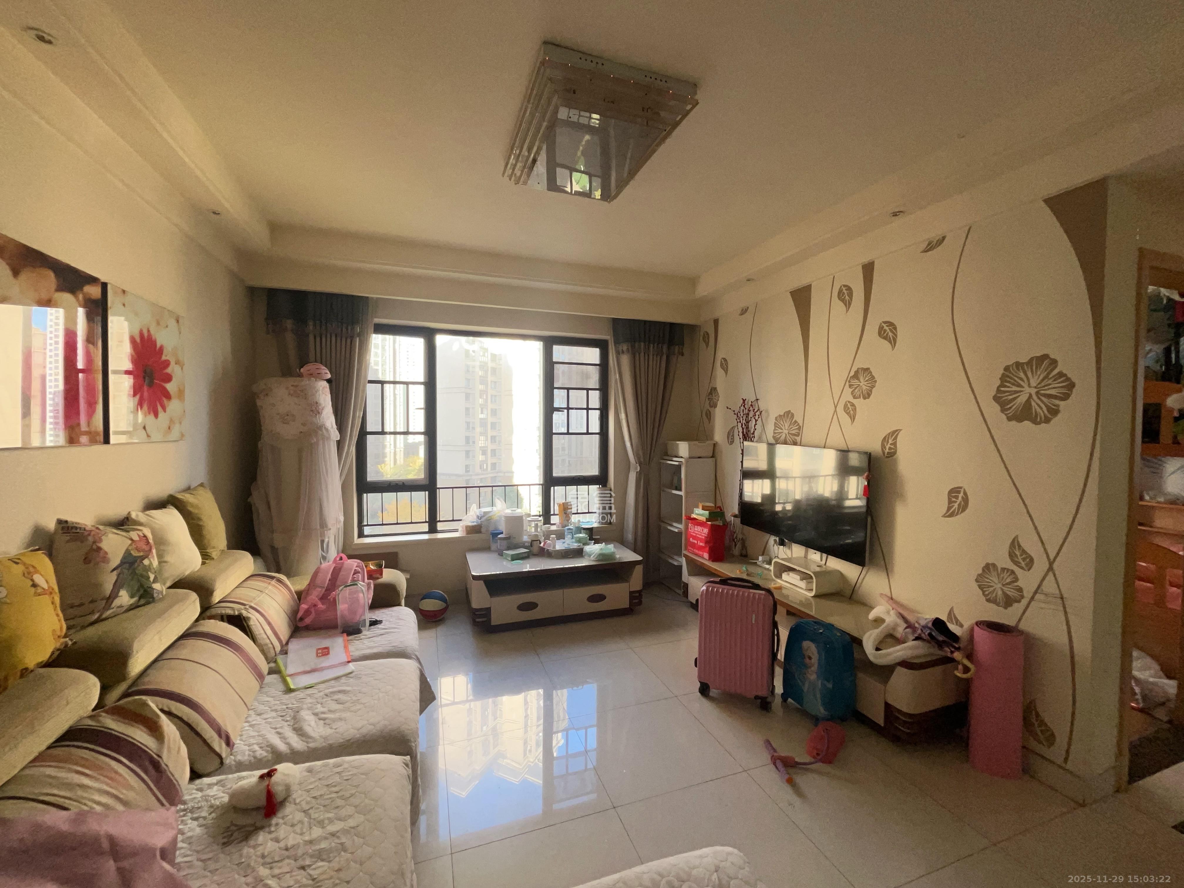 中海国际三期  3室2厅2卫    2000.0元/月