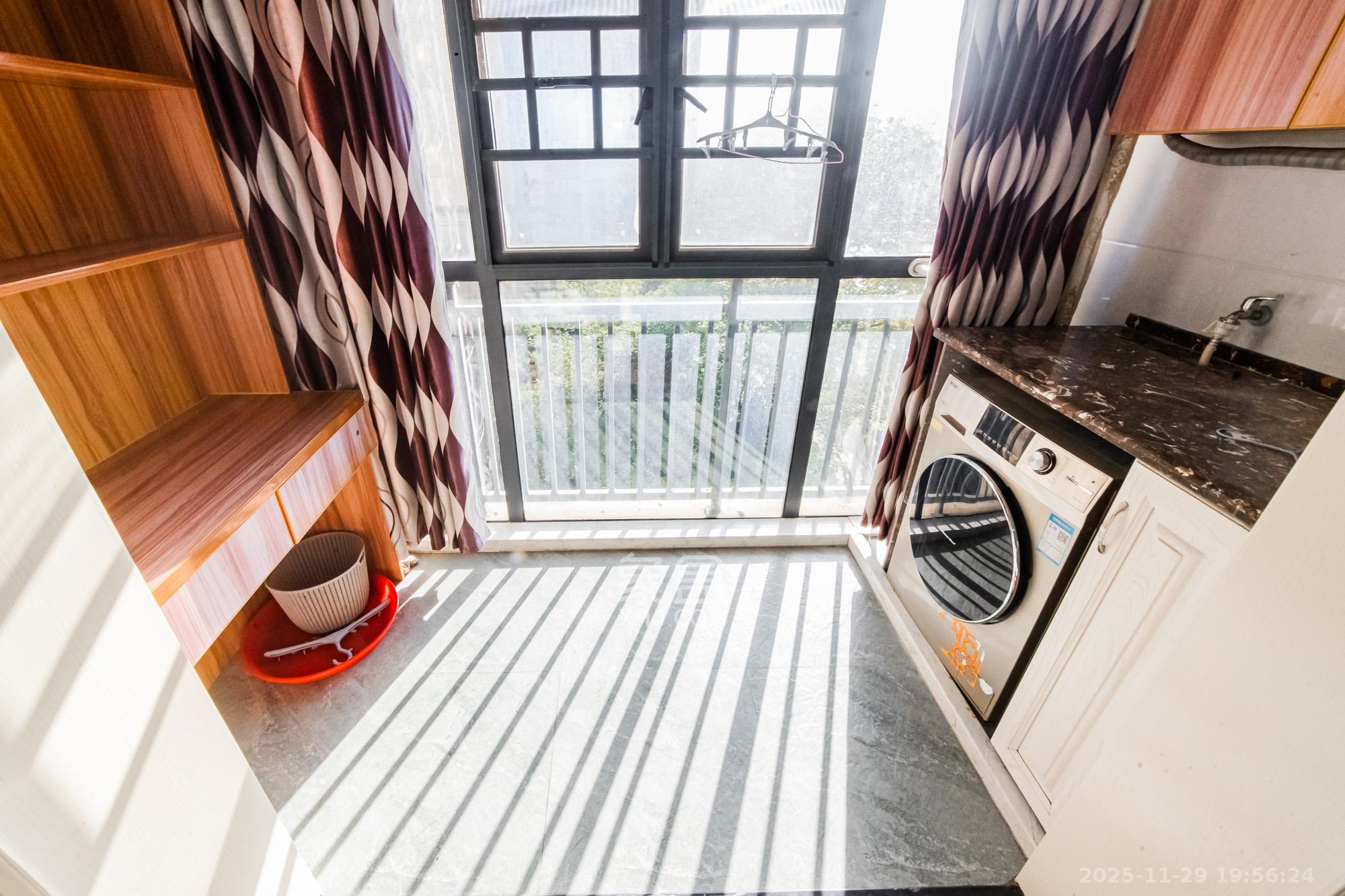 五矿沁园金城（春和景园）  1室2厅2卫    126.0万阳台