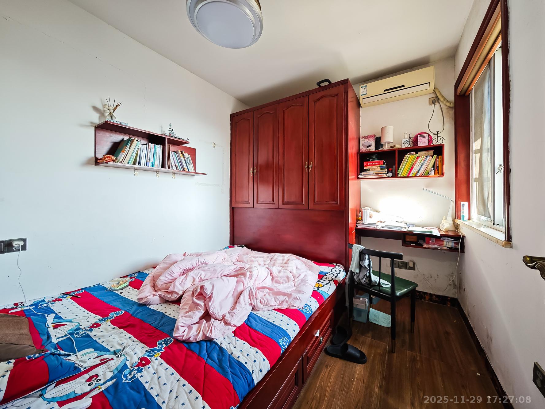 水映加州  3室2厅1卫    128.0万卧室