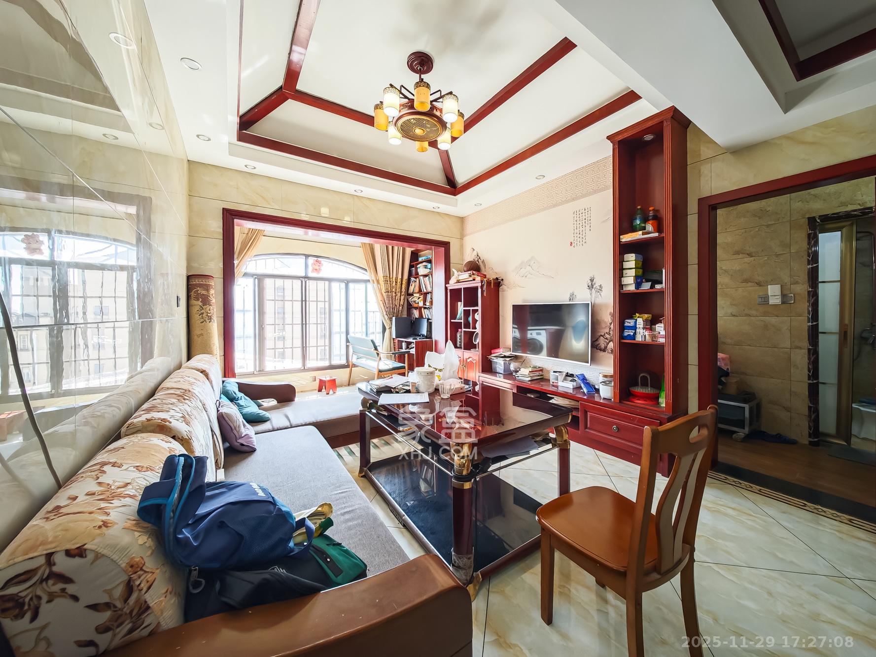 水映加州  3室2厅1卫    128.0万客厅