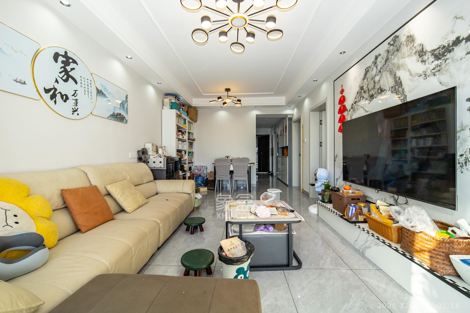 新长海广场 3室2厅1卫 69.8万 新长海广场 3室2厅1卫 69.8万客厅