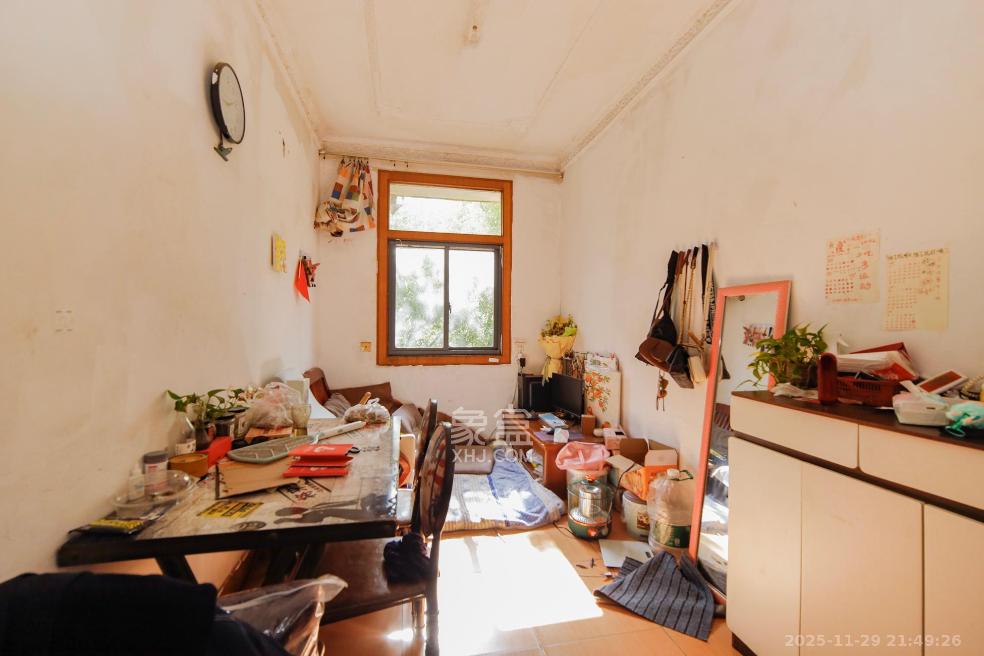 三湘小区  2室1厅1卫    33.8万客厅