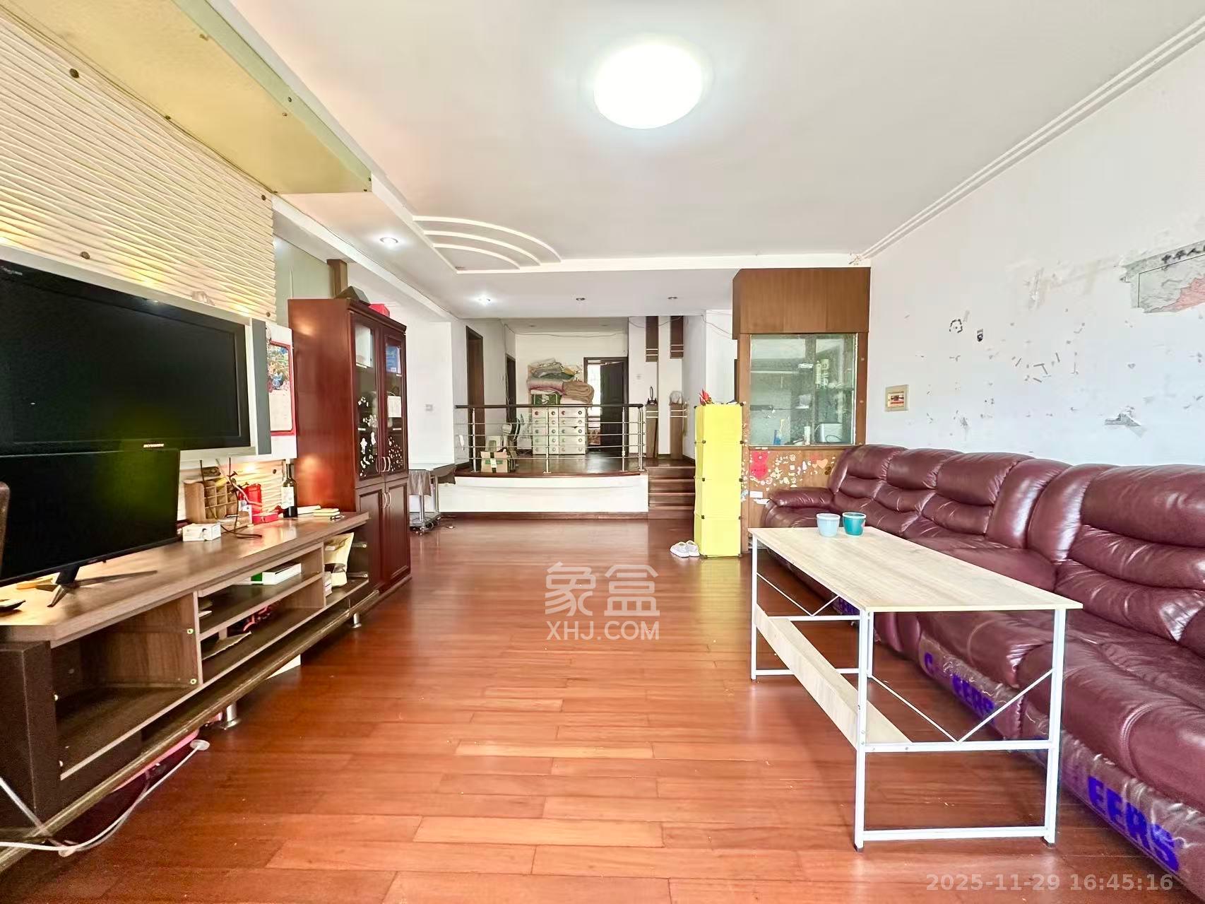 金帆小区  4室2厅2卫    2000.0元/月室内图